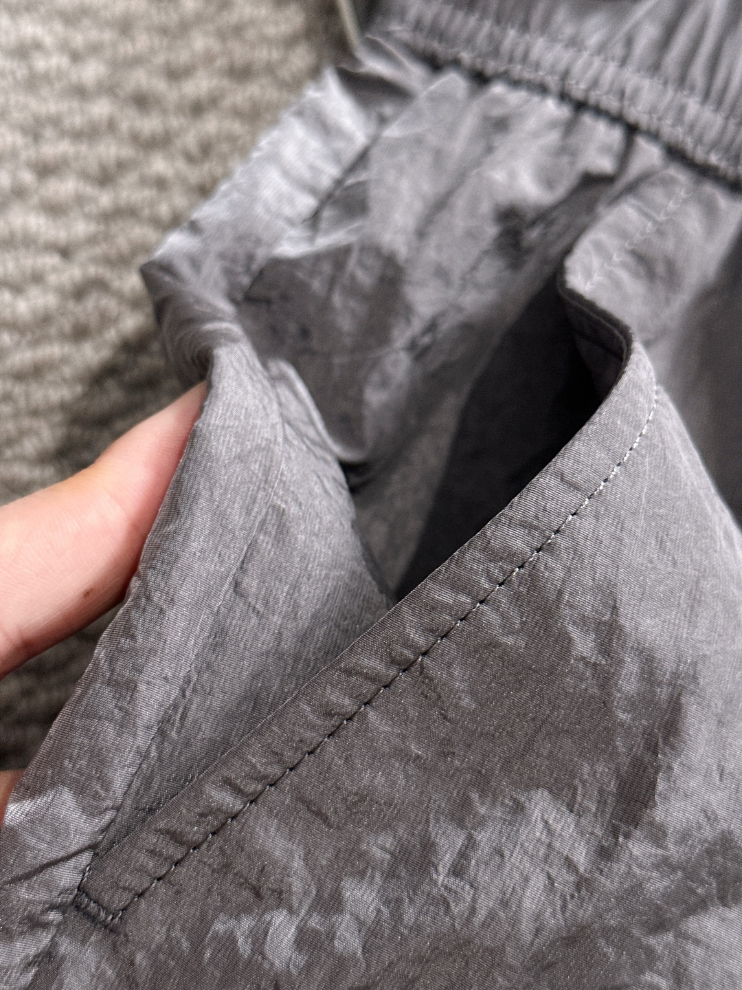 Stone Island’s House Unveils Spring and Summer Collection Featuring Flowers and Short Shorts - 图片 4