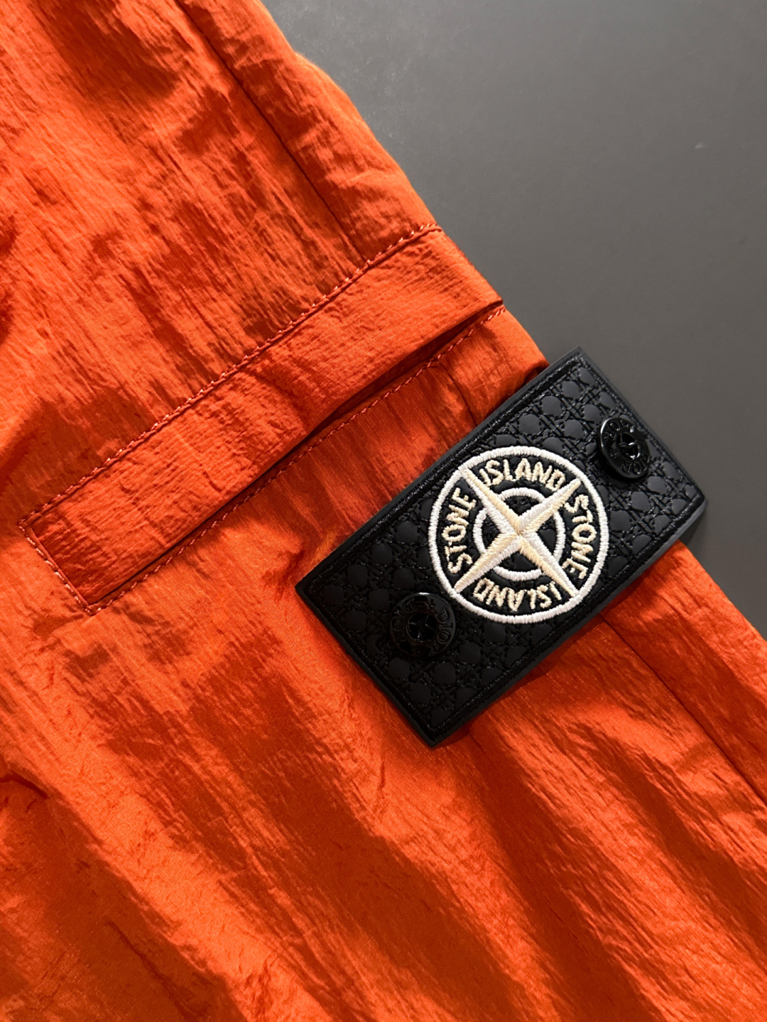 Stone Island Spring/Summer 2022 Collection: Floral Prints, Short Shorts, Premium Fabrics. - 图片 5