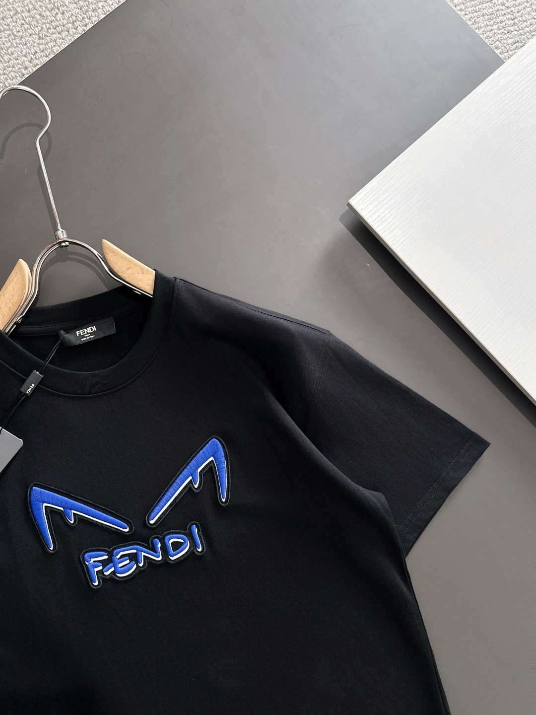   短袖圆领T恤服装,男 3