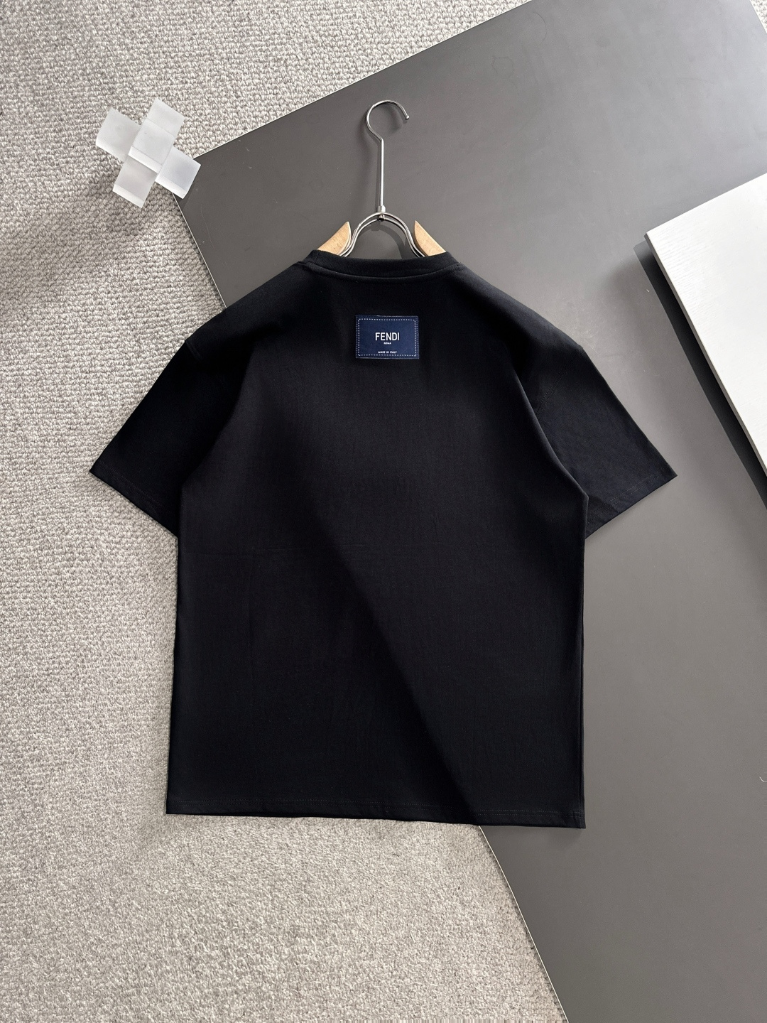   短袖圆领T恤服装,男 9