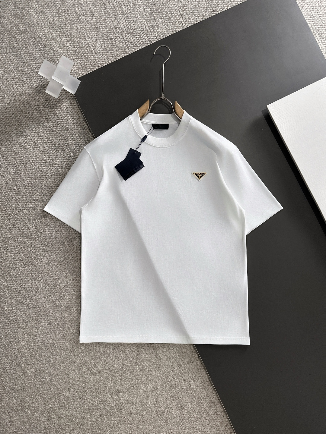 m-3XL
普拉达 25SS春夏新款首发专柜最新款短袖圆领T恤 高端...