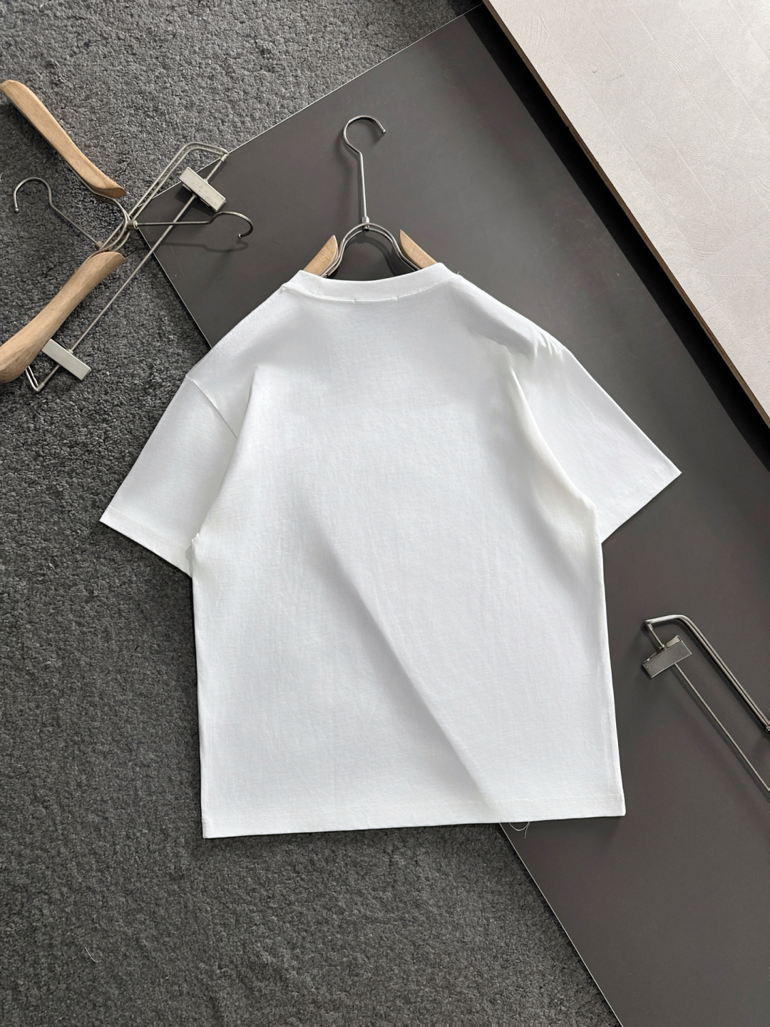 “2025SS Classic Logo T-Shirt: Comfortable, Durable, Stylish, Original Craft, Sizes S-XXL” - 图片 9