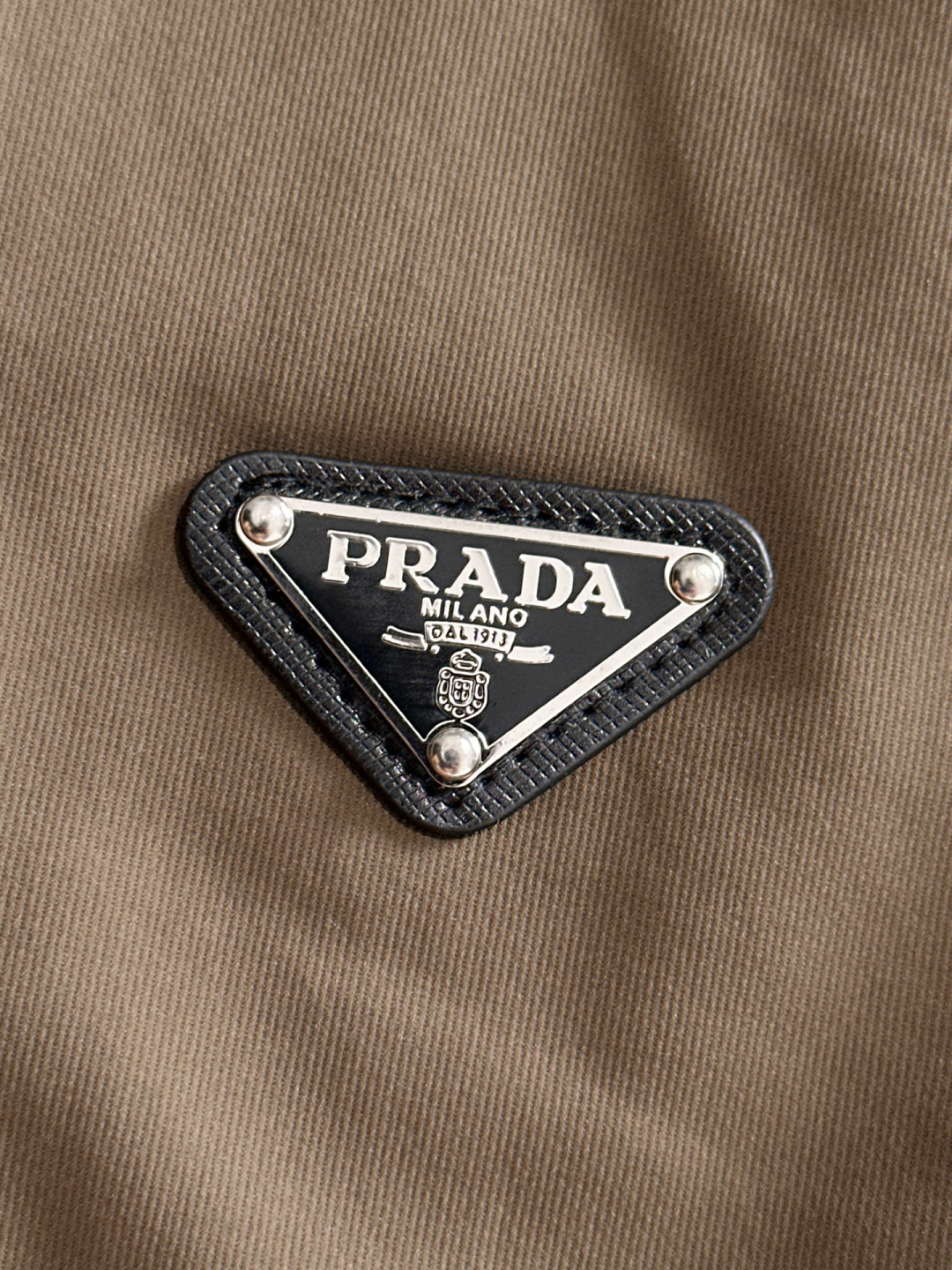  PRAD  2025春夏新品休闲裤，经典款百看不厌，裤身工艺设计，进口客供辅料、面料定制，每个细节做到