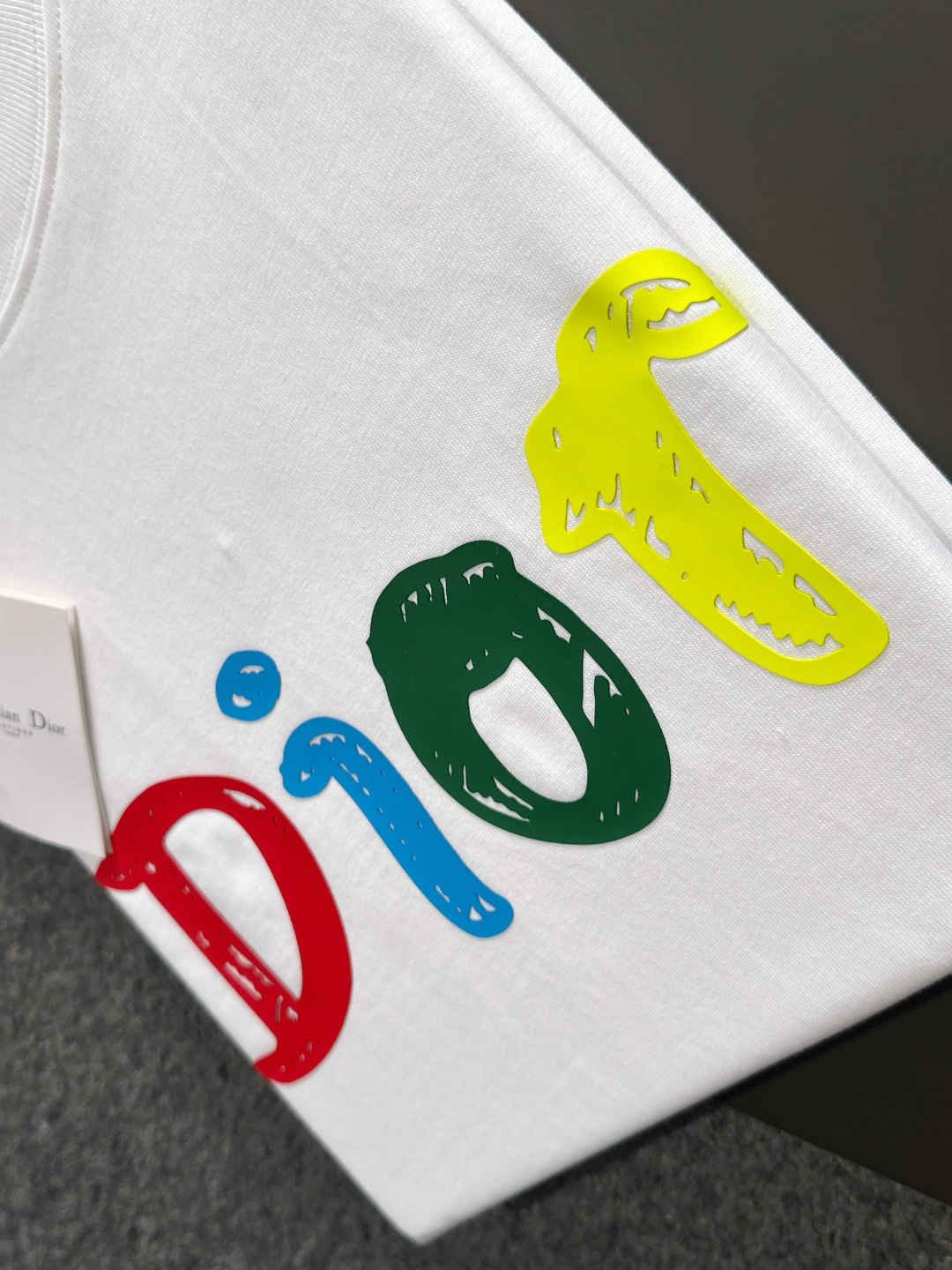 CD 2025SS春夏最新款圆领时尚短袖T恤，官网同步，专柜纯棉面料！贴肤舒适，耐看又好穿，经典简约lo