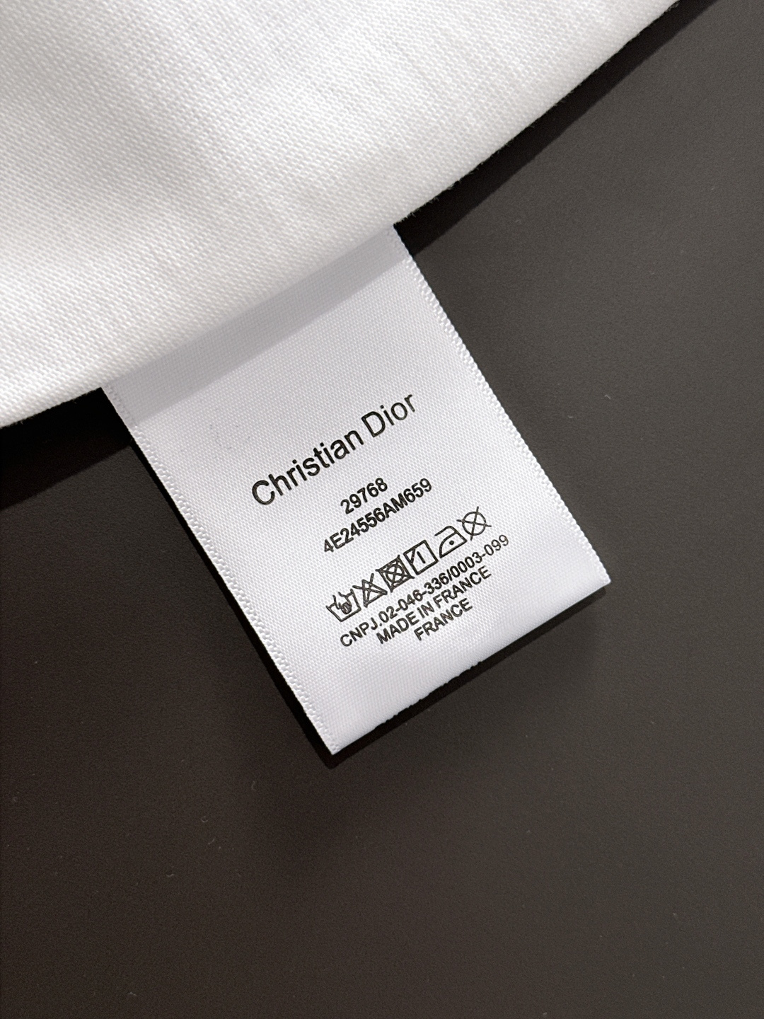 CD 2025SS春夏最新款圆领时尚短袖T恤，官网同步，专柜纯棉面料！贴肤舒适，耐看又好穿，经典简约lo