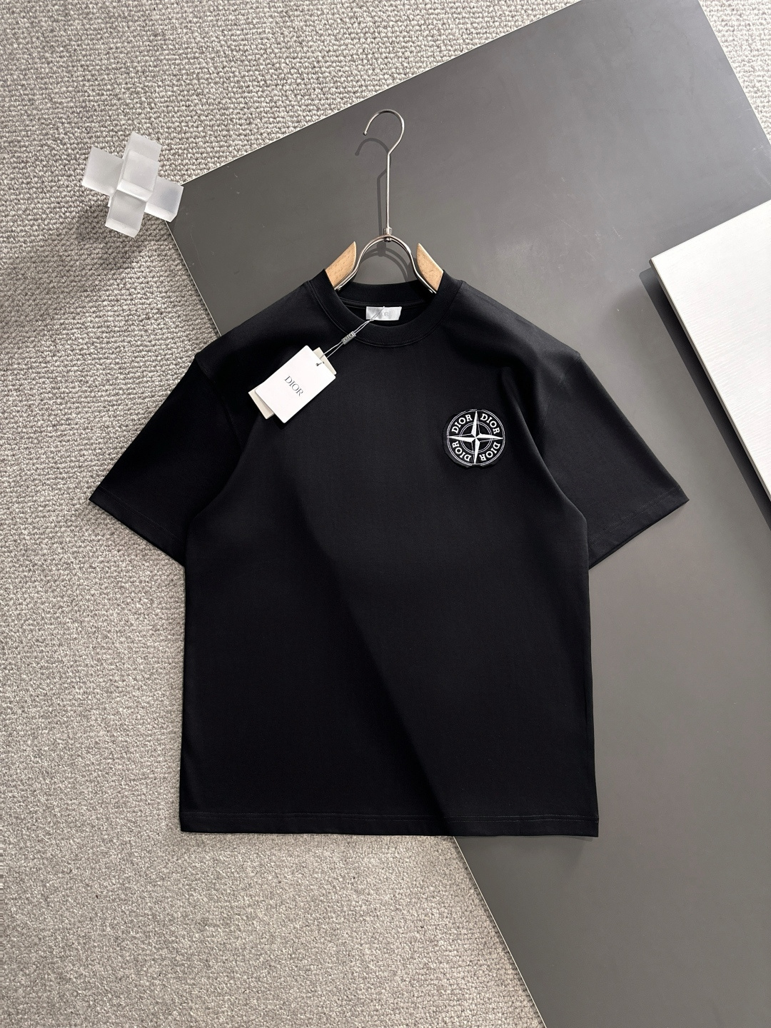 NO:449429,.Stone Island High craftsmanship Shangxin 25 SS Xinjiang long velvet cotton The upper body is comfortable and skin-friendly Pure cotton texture Classic and versatile Black and white Number of codes M-3Xl,,alexander wang19860909.石头岛 高工艺 上新25 SS 新疆长绒棉 上身舒适亲肤 纯棉质感 经典百搭 黑白 码数M-3Xl,,alexander wang,Men's clothing