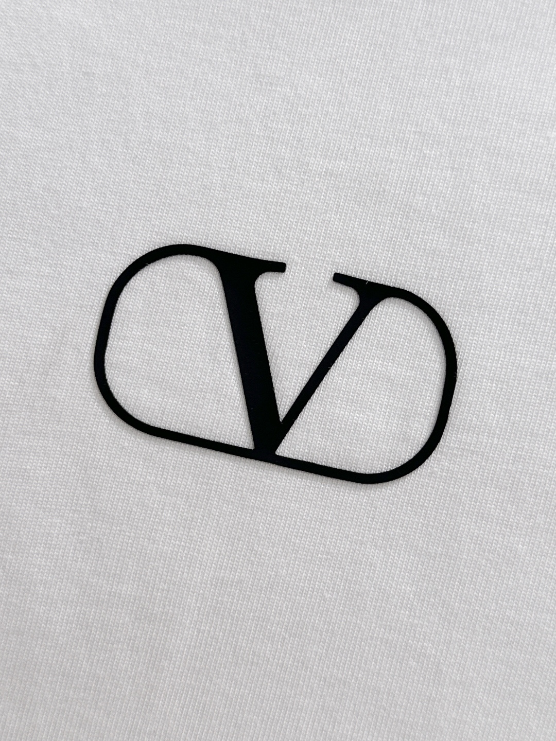 VLTN 2025SS春夏最新款圆领时尚短袖T恤，官网同步，专柜纯棉面料！贴肤舒适，耐看又好穿，经典简约