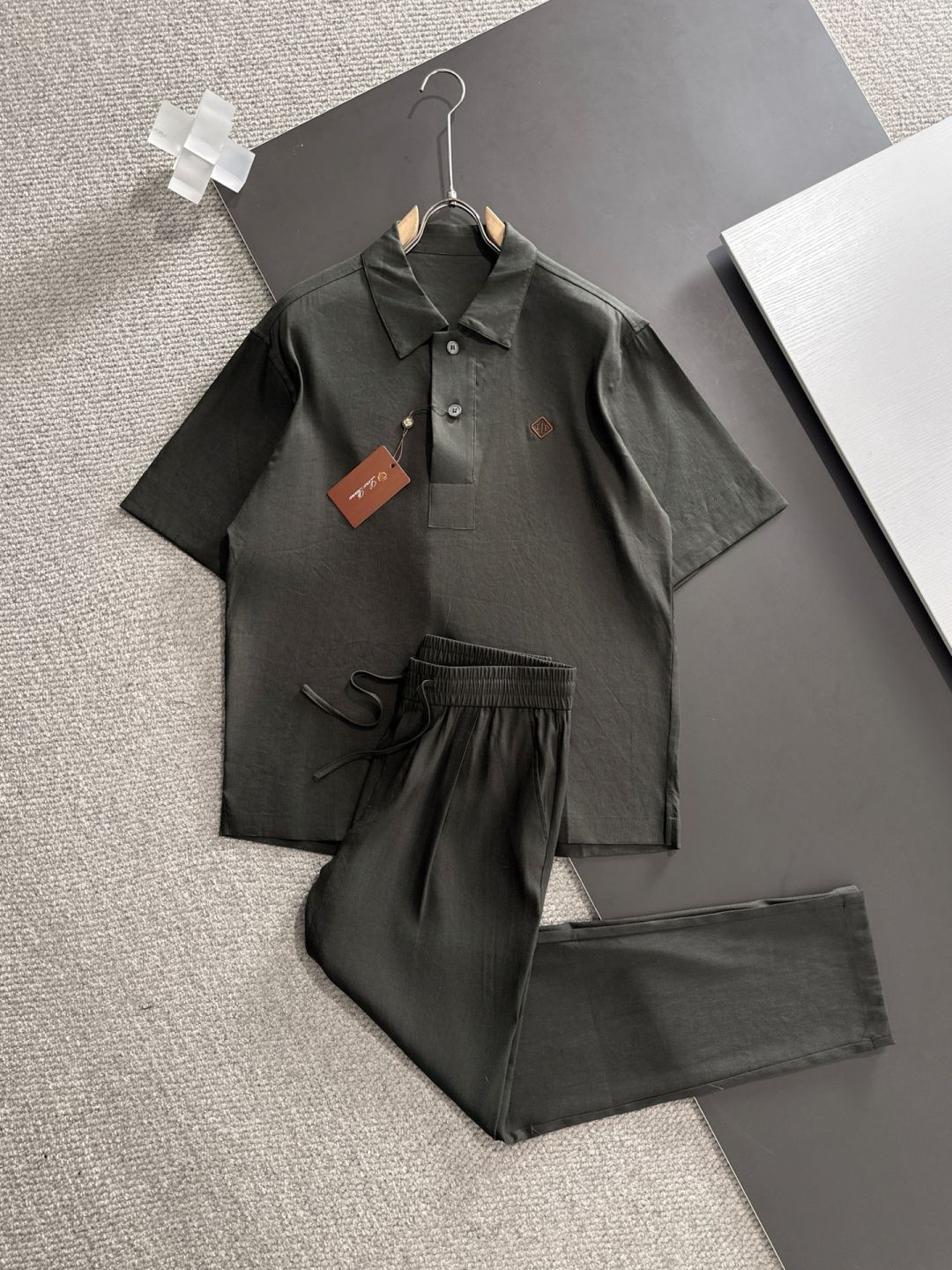 NO:440035,A set of new products in spring and summer 25, LP King's gifts, a set of top-notch sets are shipped, all fabrics are customized and imported linen, with super texture, perfect restoration of all details, absolute ceiling, full of high-end sense, 48-56 sizes, must be kept [strong][strong][strong][strong], loro piano, alexander wang19860909一套 25春夏新品发布,LP国王的礼物一组顶级套装出货,面料全部订制进口亚麻,质感超强,全部细节完美还原,绝对天花板,高级感满满,48-56码,必须自留[强][强][强],,loro piana,alexander wang,Men's clothing