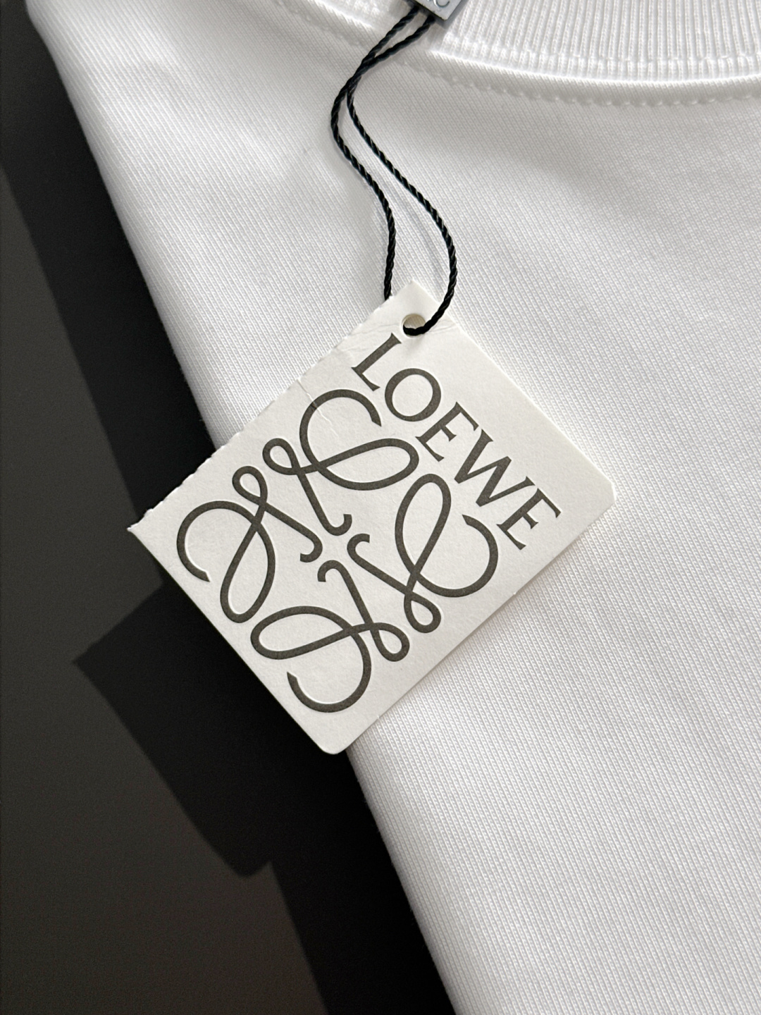 LOW 2025SS春夏最新款圆领时尚短袖T恤，官网同步，专柜纯棉面料！贴肤舒适，耐看又好穿，经典简约l