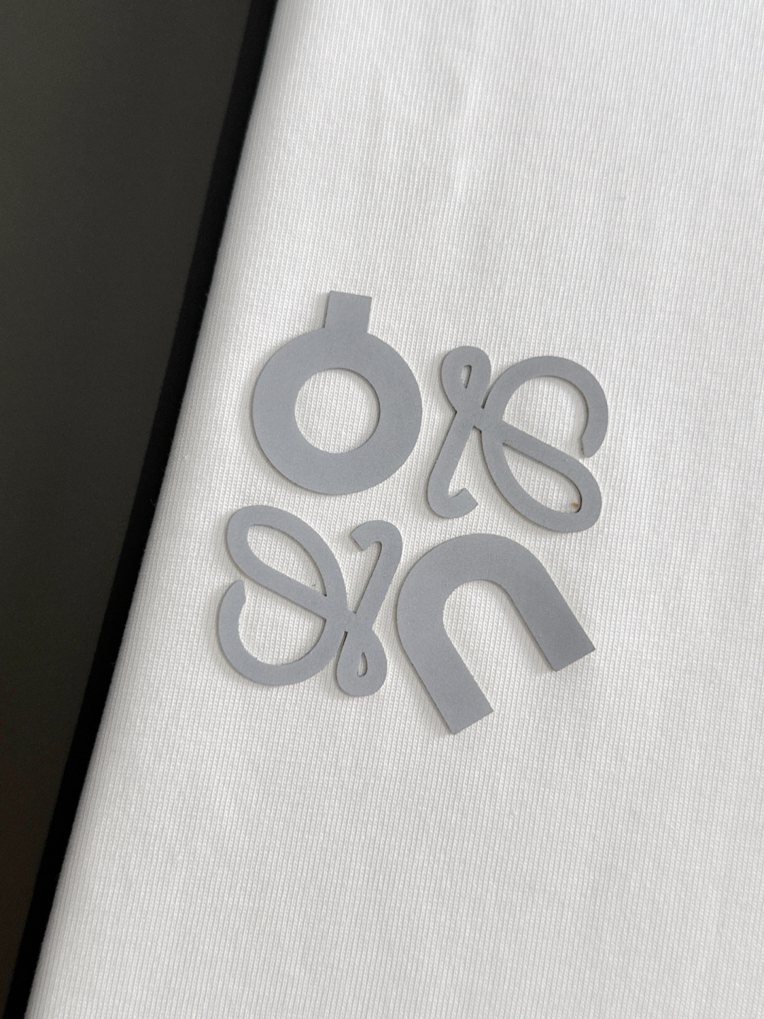 LOW 2025SS春夏最新款圆领时尚短袖T恤，官网同步，专柜纯棉面料！贴肤舒适，耐看又好穿，经典简约l