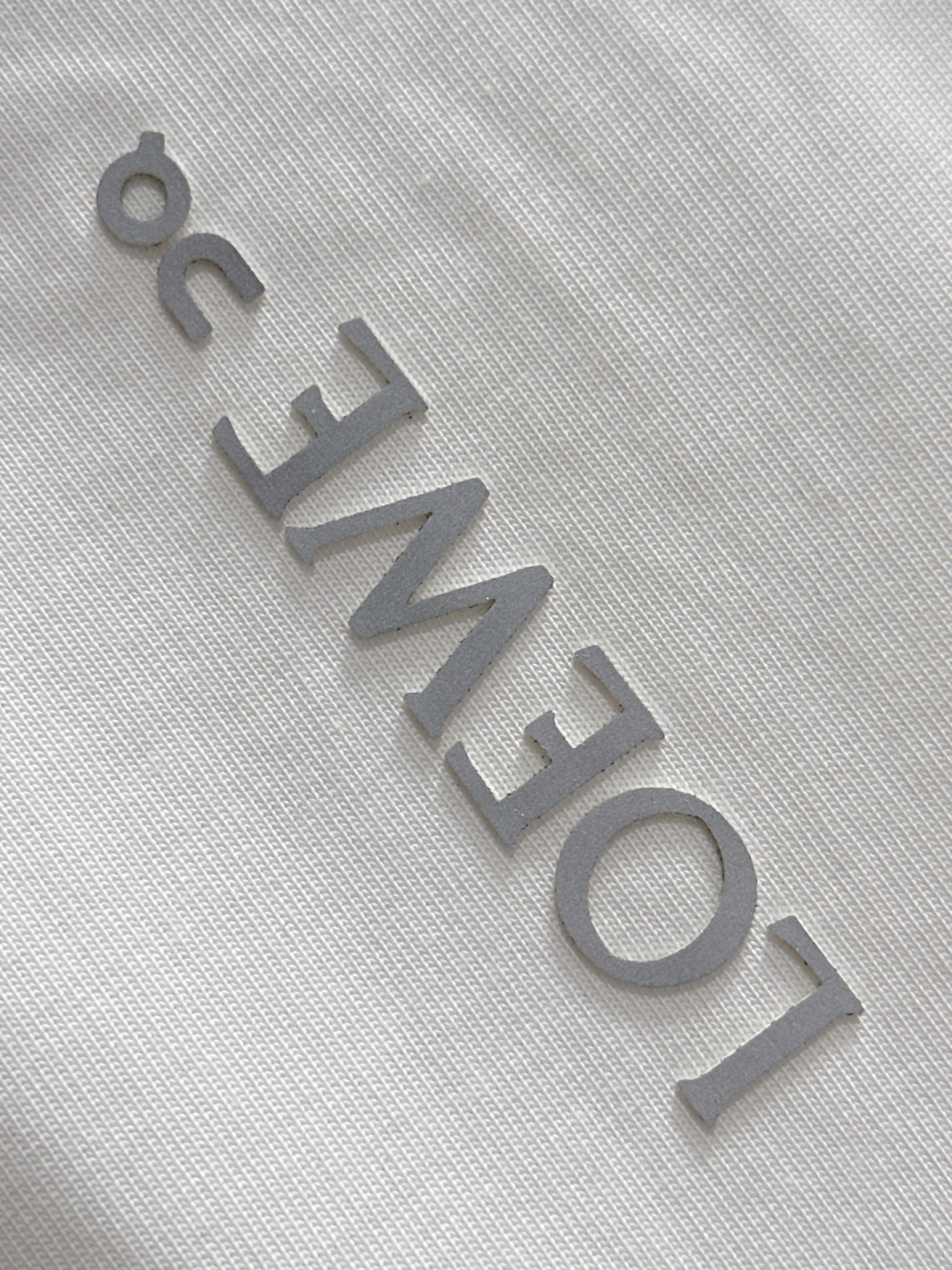 LOW 2025SS春夏最新款圆领时尚短袖T恤，官网同步，专柜纯棉面料！贴肤舒适，耐看又好穿，经典简约l