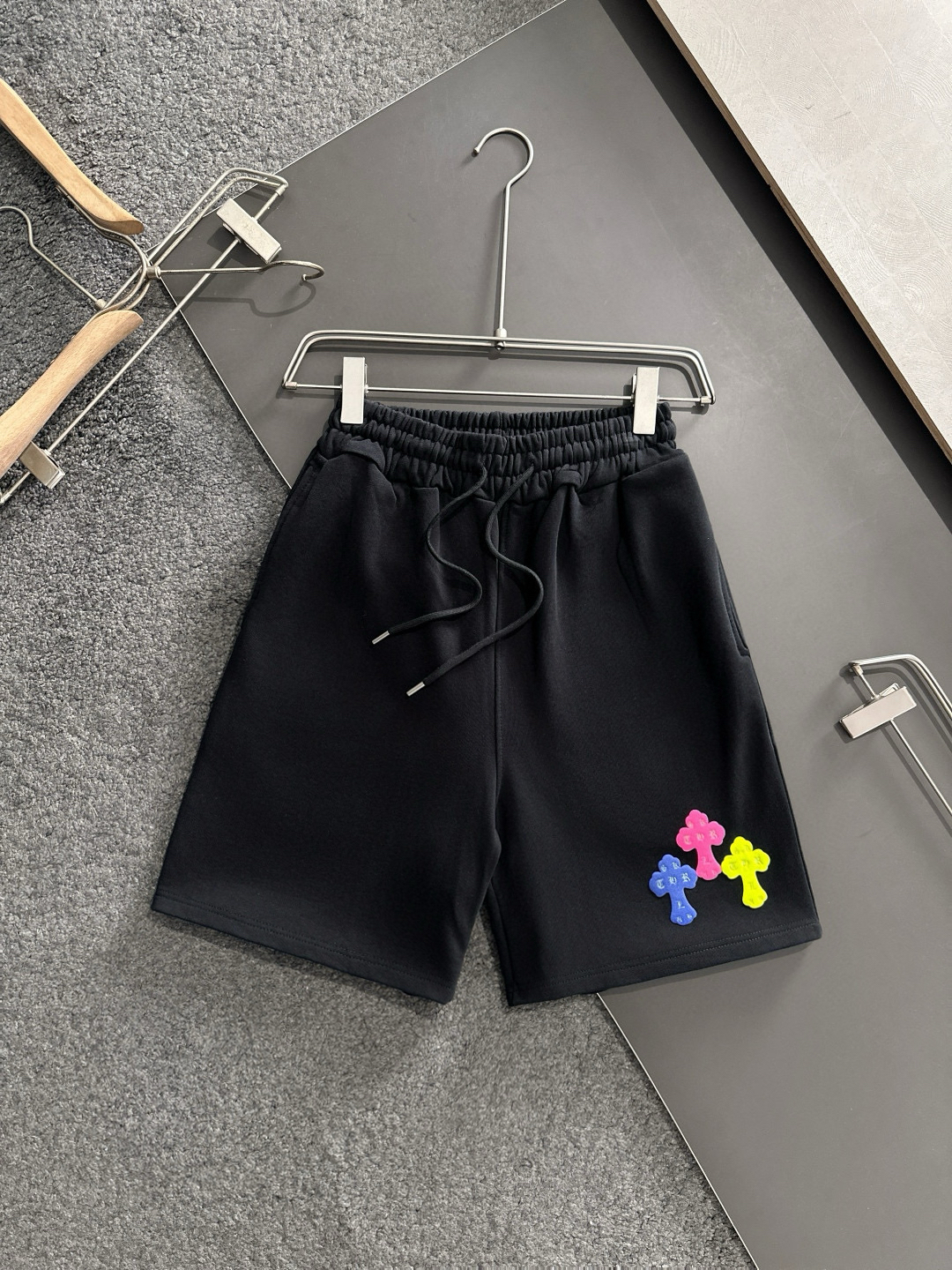 2025SS Recreational Sport Shorts: Modern Classic Urban Poles, Quality Fabric, Tailored Design - 图片 1