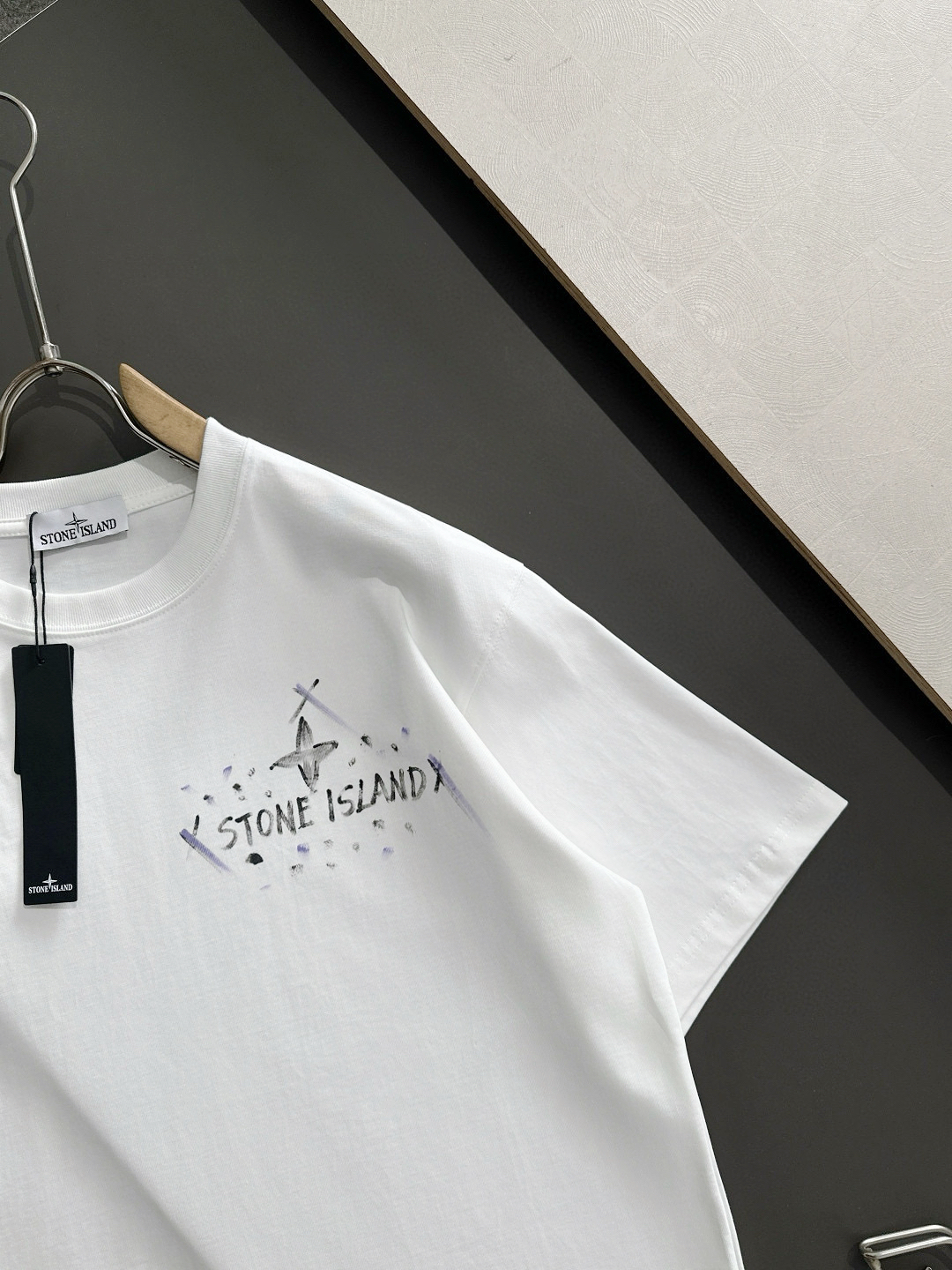 “2025SS Classic Logo T-Shirt: Comfortable, Durable, and Stylish for Spring/Summer” - 图片 4