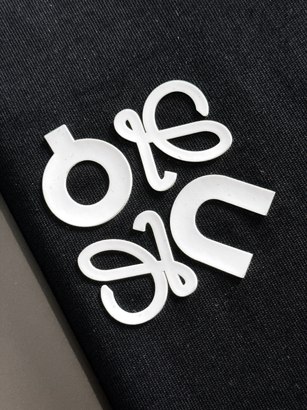 LOW 2025SS春夏最新款圆领时尚短袖T恤，官网同步，专柜纯棉面料！贴肤舒适，耐看又好穿，经典简约l