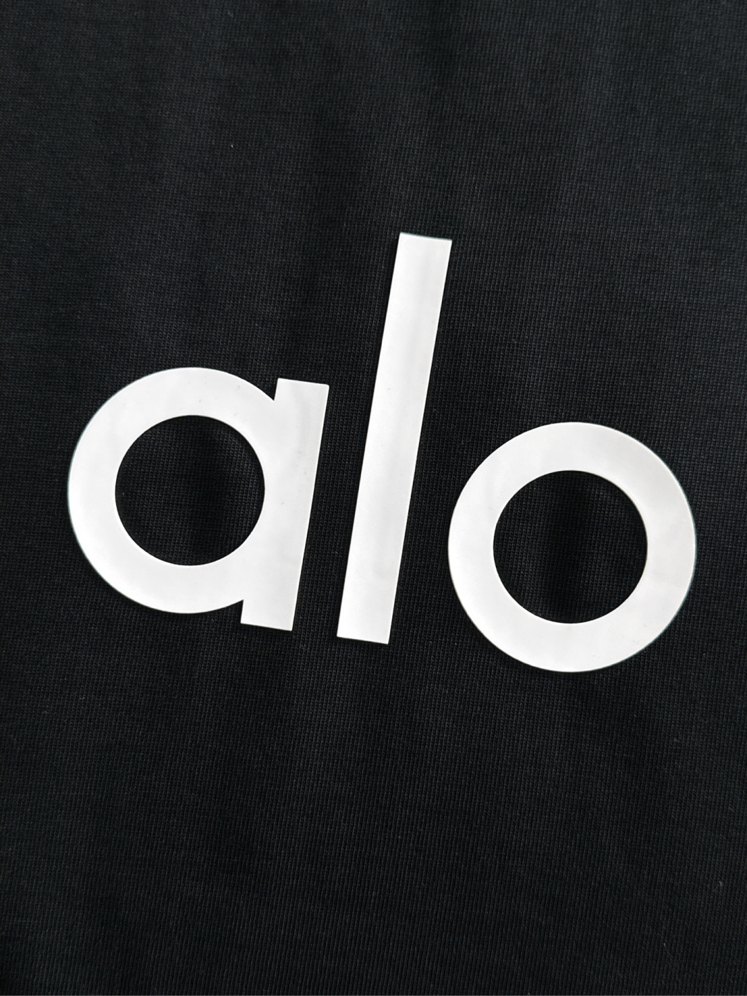 Alo 2025SS春夏最新款圆领时尚短袖T恤，官网同步，专柜纯棉面料！贴肤舒适，耐看又好穿，经典简约l