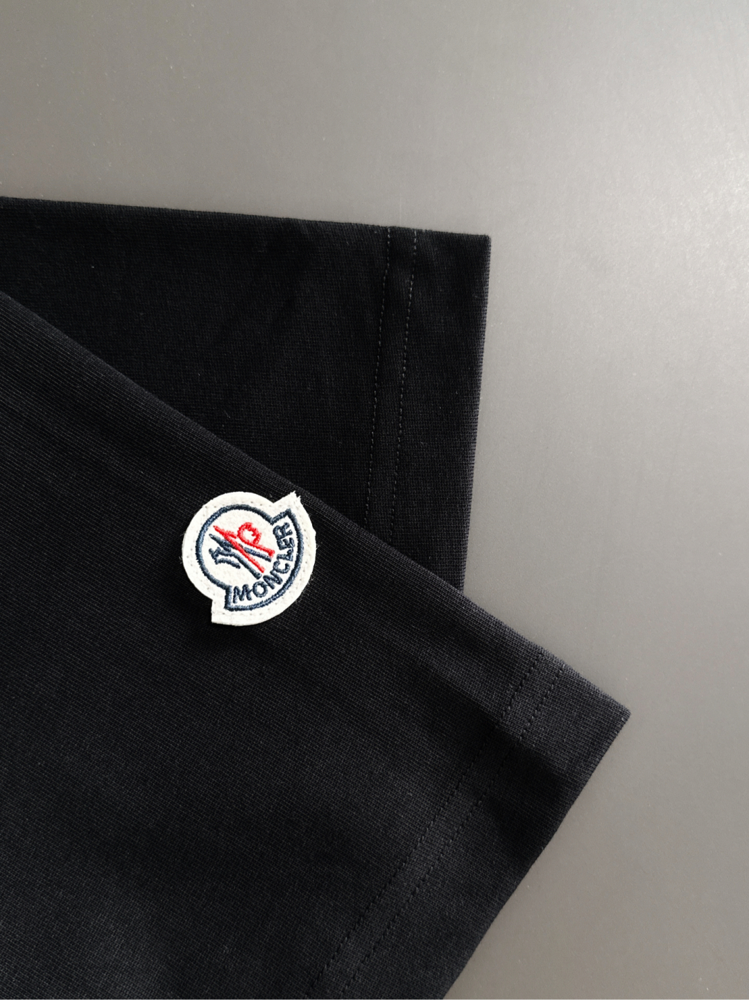 Moncler Camiseta de Algodón con Estampado de Tiburones para Hombre y Mujer 8 cmp i1751613685509 6853 0 8