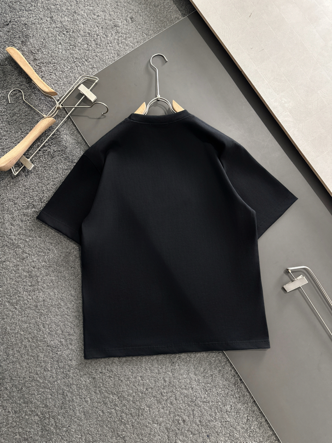 Moncler Camiseta de Algodón con Estampado de Tiburones para Hombre y Mujer 9 cmp i1751616991352 9576 0 9