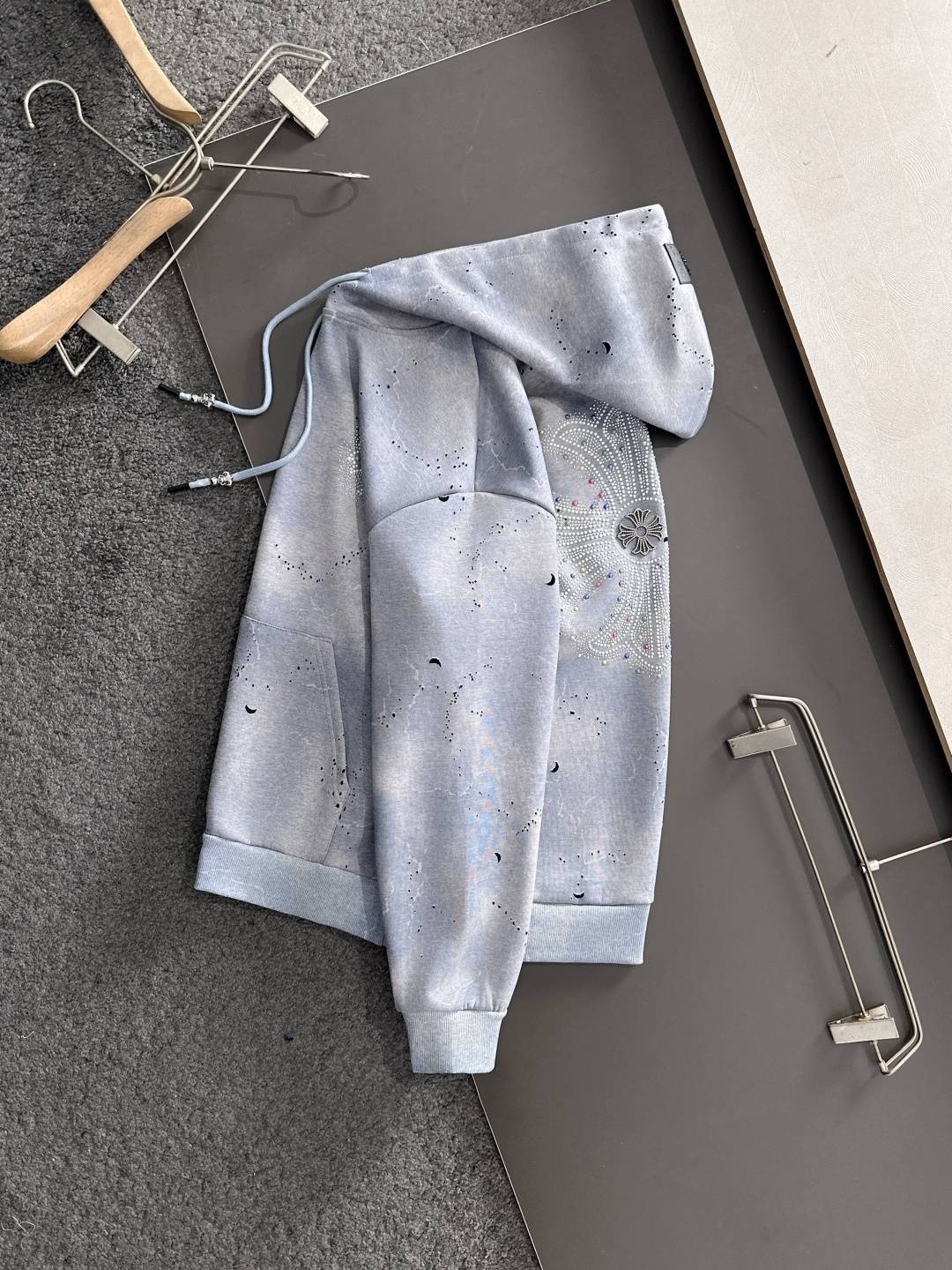 CH 25秋冬潮牌连帽卫衣，精致工艺专柜面料，顶级元素融合打造，3标齐全，潮男时尚，无论是上身舒适度还是