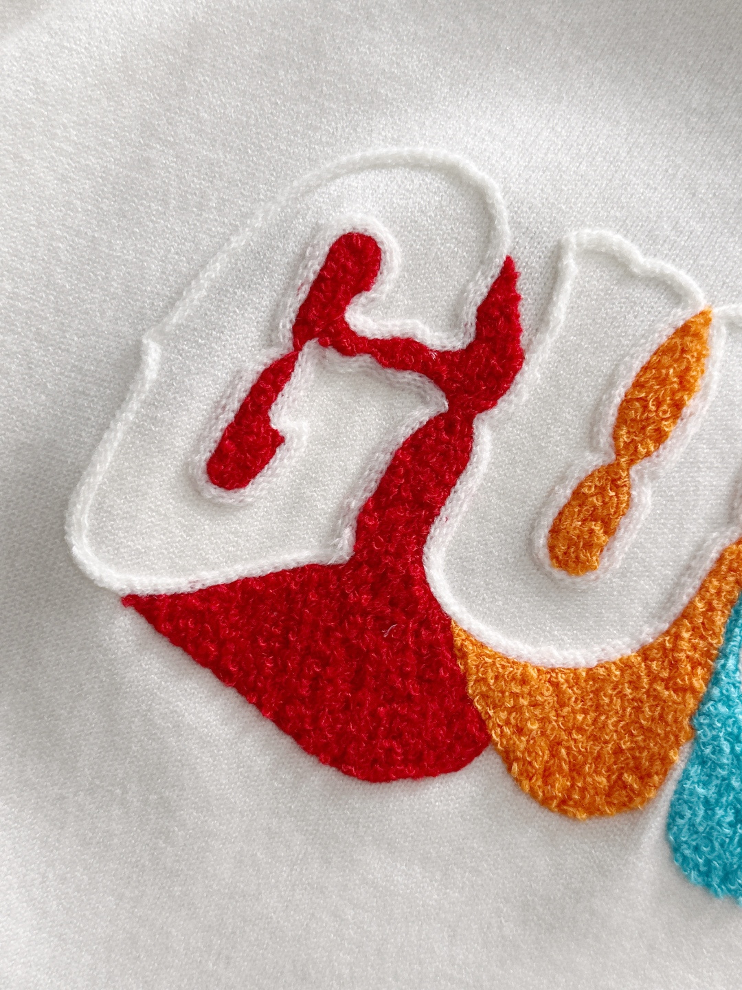 GUC 2025秋冬提花➕刺绣新款简约圆领针织羊毛衫，精致工艺专柜面料，顶级元素融合打造，经典3标齐全，