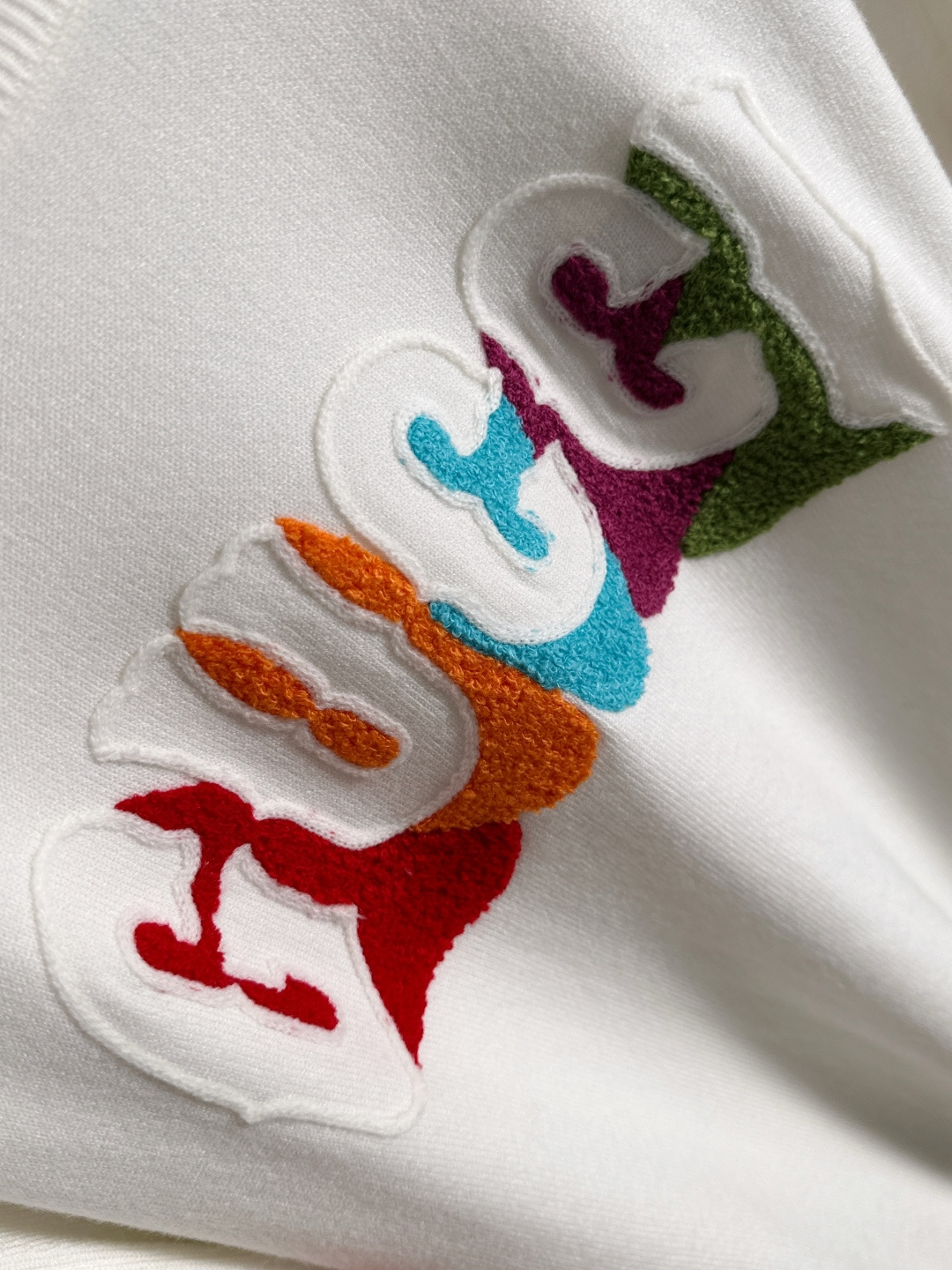 GUC 2025秋冬提花➕刺绣新款简约圆领针织羊毛衫，精致工艺专柜面料，顶级元素融合打造，经典3标齐全，