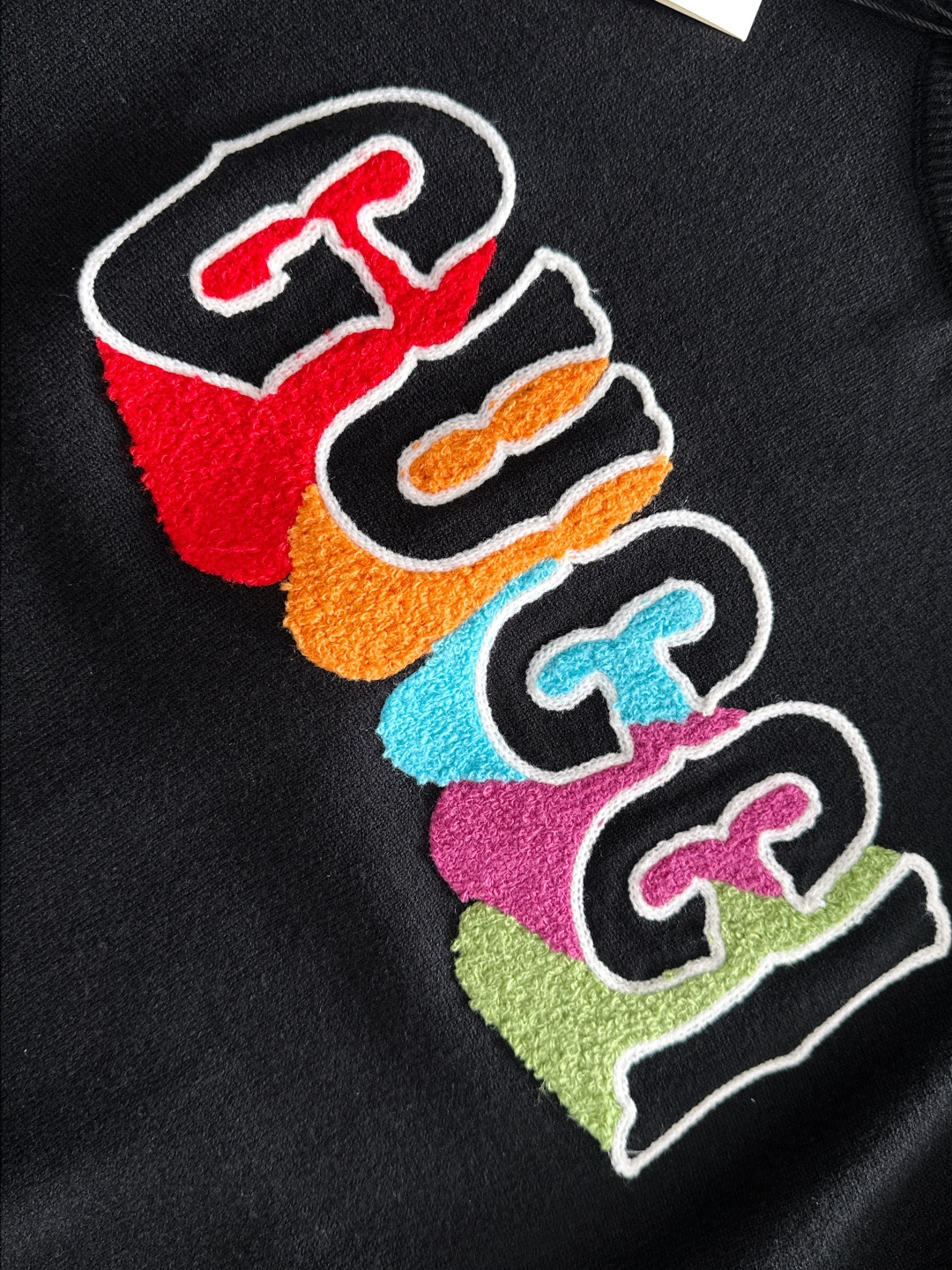 GUC 2025秋冬提花➕刺绣新款简约圆领针织羊毛衫，精致工艺专柜面料，顶级元素融合打造，经典3标齐全，