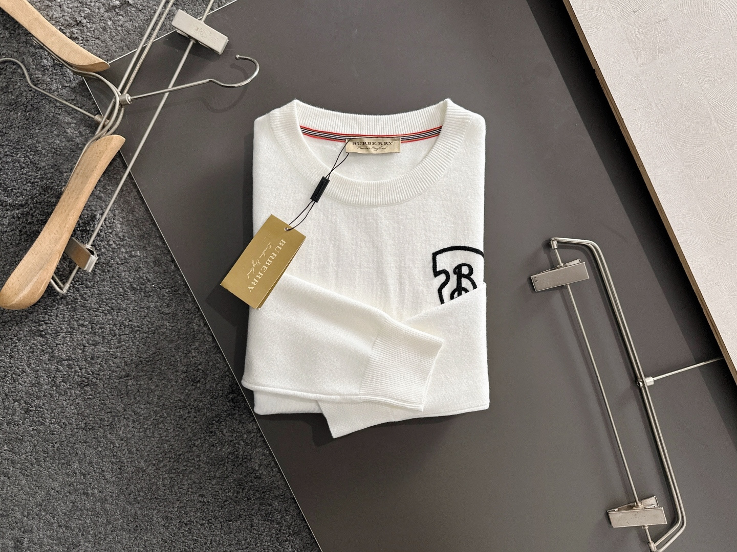 BBR 2024秋冬提花➕刺绣新款简约圆领针织羊毛衫，精致工艺专柜面料，顶级元素融合打造，经典3标齐全，