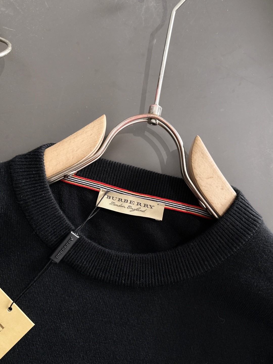 BBR 2024秋冬提花➕刺绣新款简约圆领针织羊毛衫，精致工艺专柜面料，顶级元素融合打造，经典3标齐全，