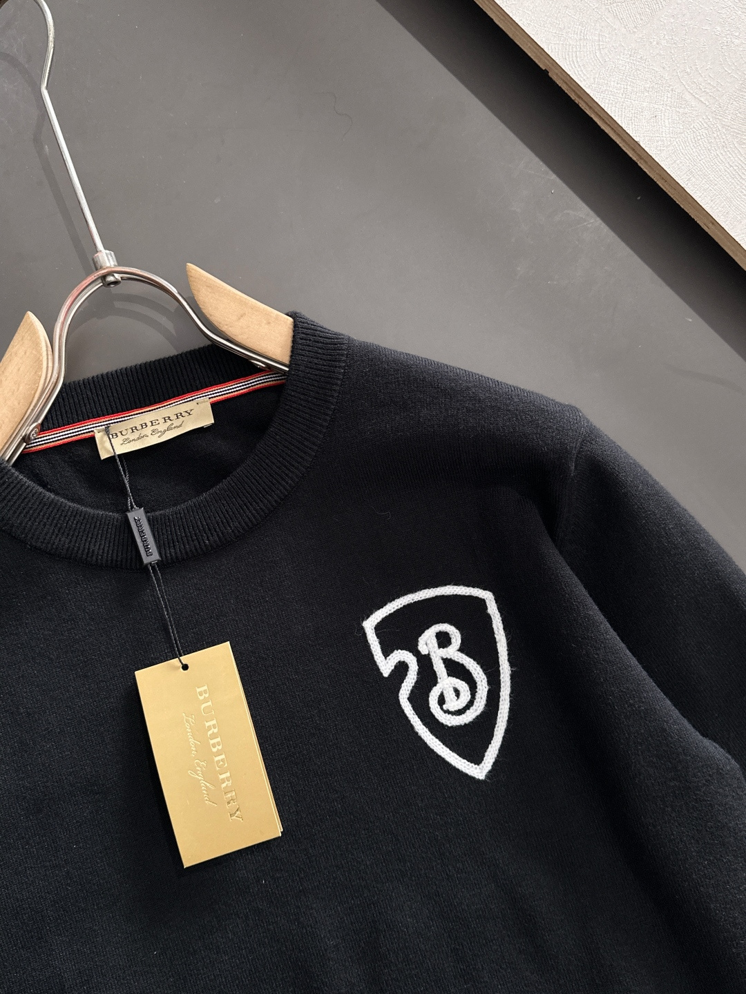 BBR 2024秋冬提花➕刺绣新款简约圆领针织羊毛衫，精致工艺专柜面料，顶级元素融合打造，经典3标齐全，