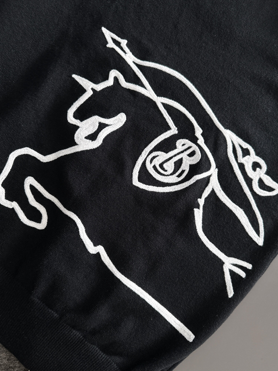 BBR 2024秋冬提花➕刺绣新款简约圆领针织羊毛衫，精致工艺专柜面料，顶级元素融合打造，经典3标齐全，