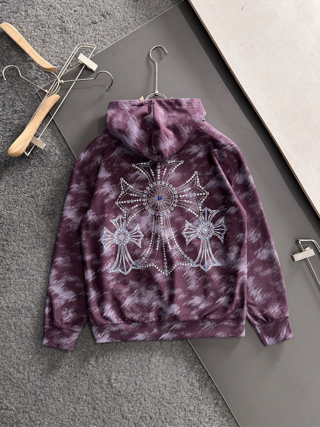 CH 25秋冬潮牌连帽卫衣，精致工艺专柜面料，顶级元素融合打造，3标齐全，潮男时尚，无论是上身舒适度还是