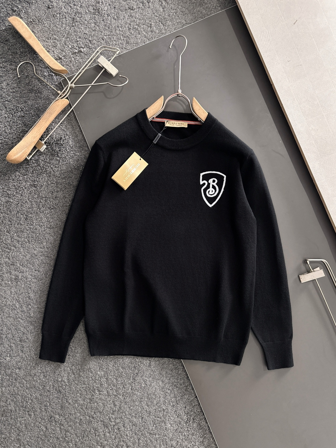 BBR 2024秋冬提花➕刺绣新款简约圆领针织羊毛衫，精致工艺专柜面料，顶级元素融合打造，经典3标齐全，