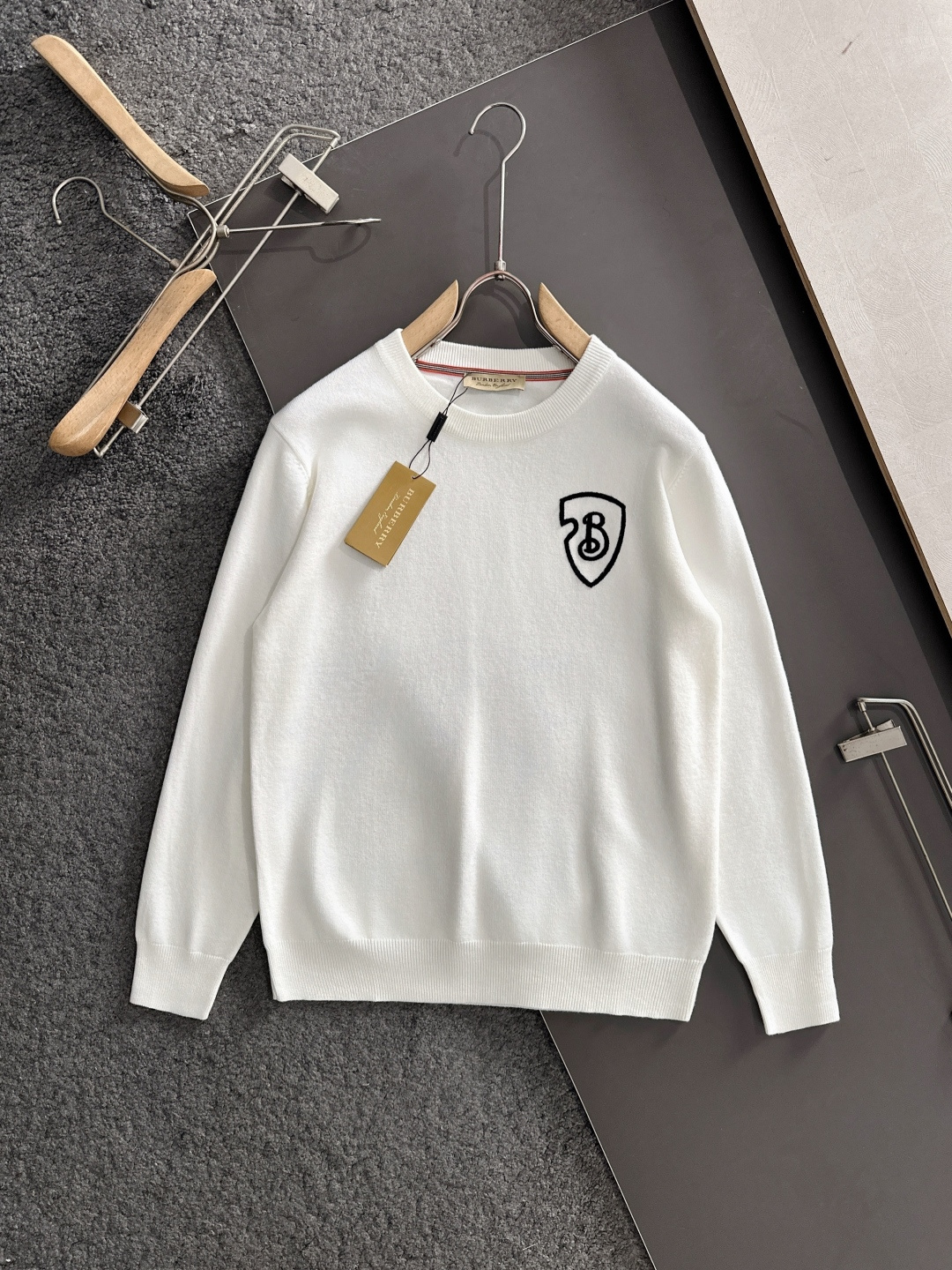 BBR 2024秋冬提花➕刺绣新款简约圆领针织羊毛衫，精致工艺专柜面料，顶级元素融合打造，经典3标齐全，