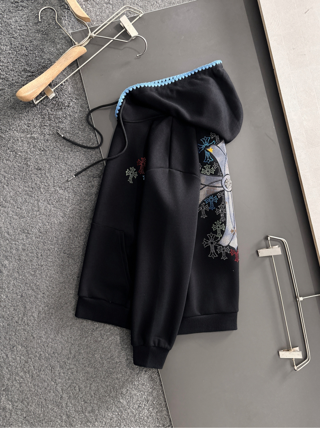 CH 25秋冬潮牌连帽卫衣，精致工艺专柜面料，顶级元素融合打造，3标齐全，潮男时尚，无论是上身舒适度还是