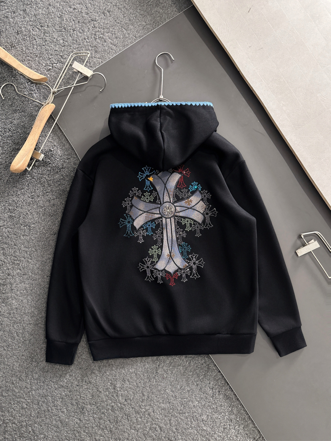 CH 25秋冬潮牌连帽卫衣，精致工艺专柜面料，顶级元素融合打造，3标齐全，潮男时尚，无论是上身舒适度还是