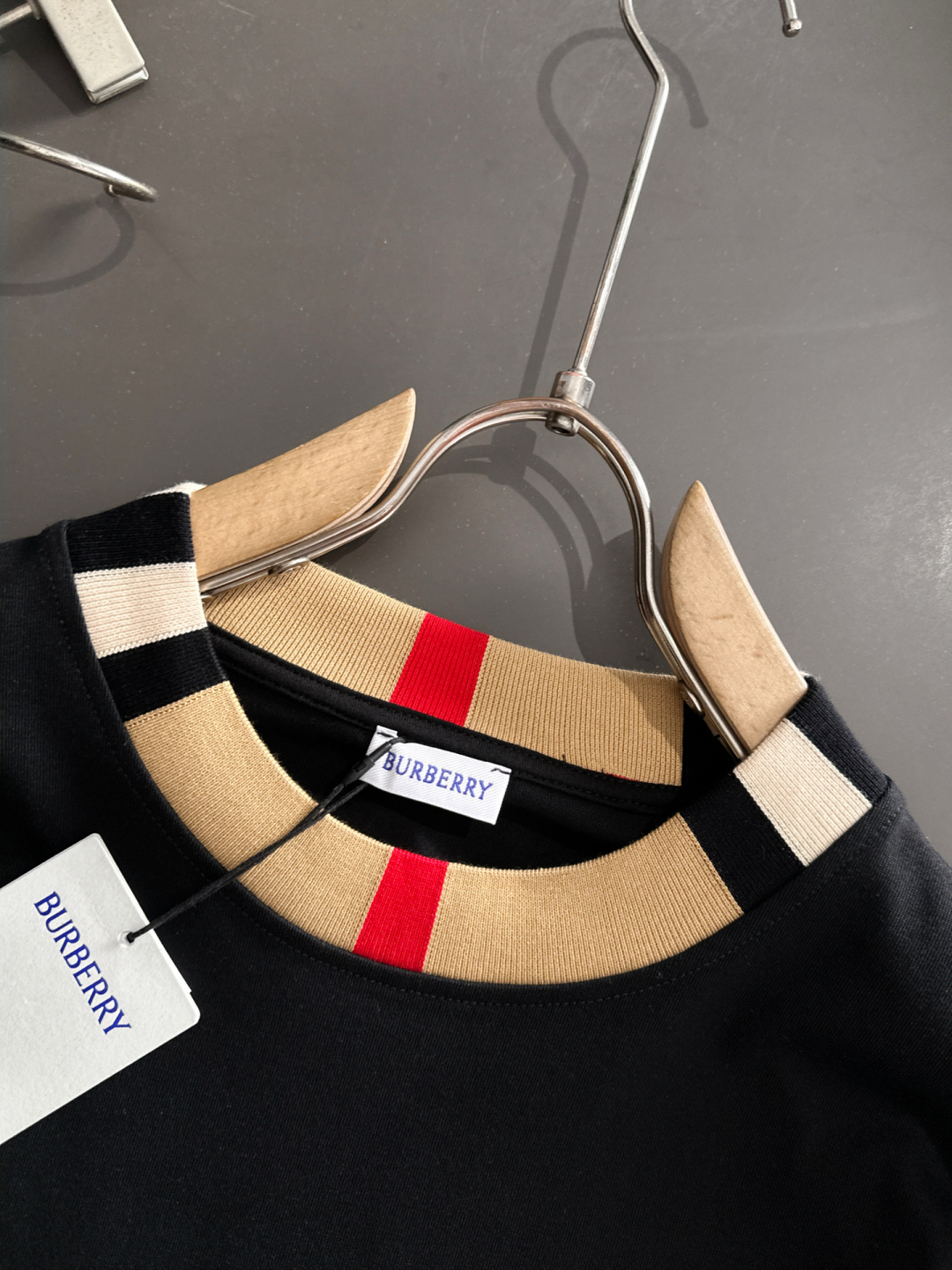 BBR 2025ss经典刺绣长袖t恤 定制260克全棉双纱紧密爽滑面料，布面干净，布纹清晰，手感非常细腻