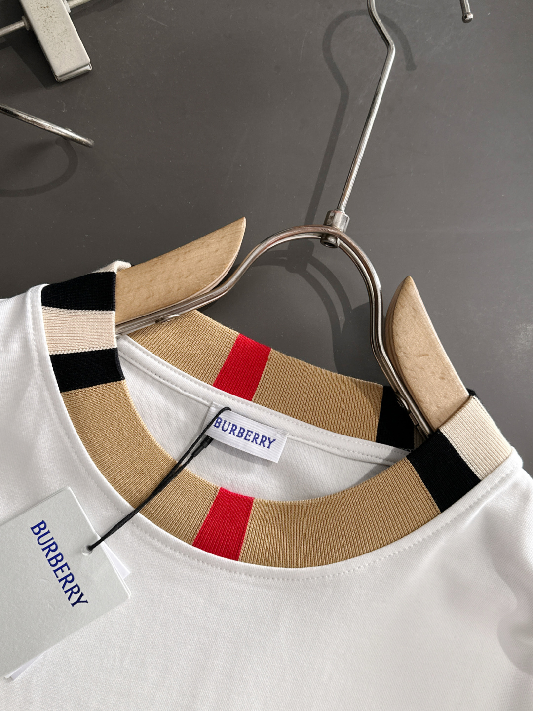 BBR 2025ss经典刺绣长袖t恤 定制260克全棉双纱紧密爽滑面料，布面干净，布纹清晰，手感非常细腻