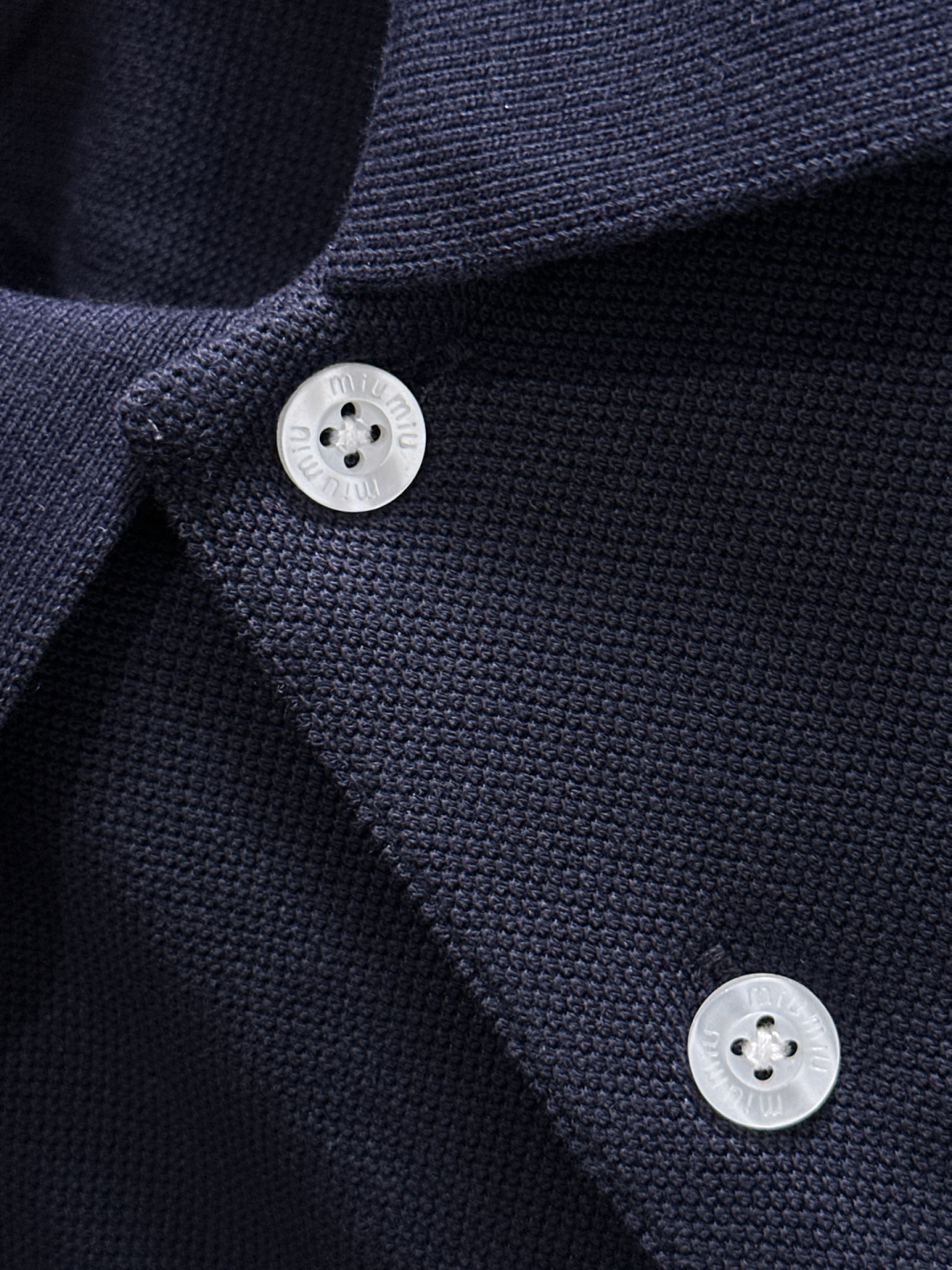 MIU 顶级经典刺绣标超柔软丝滑Polo长T 潮流简约款细致顶级工艺专柜面料，经典元素融合打造 3标齐全