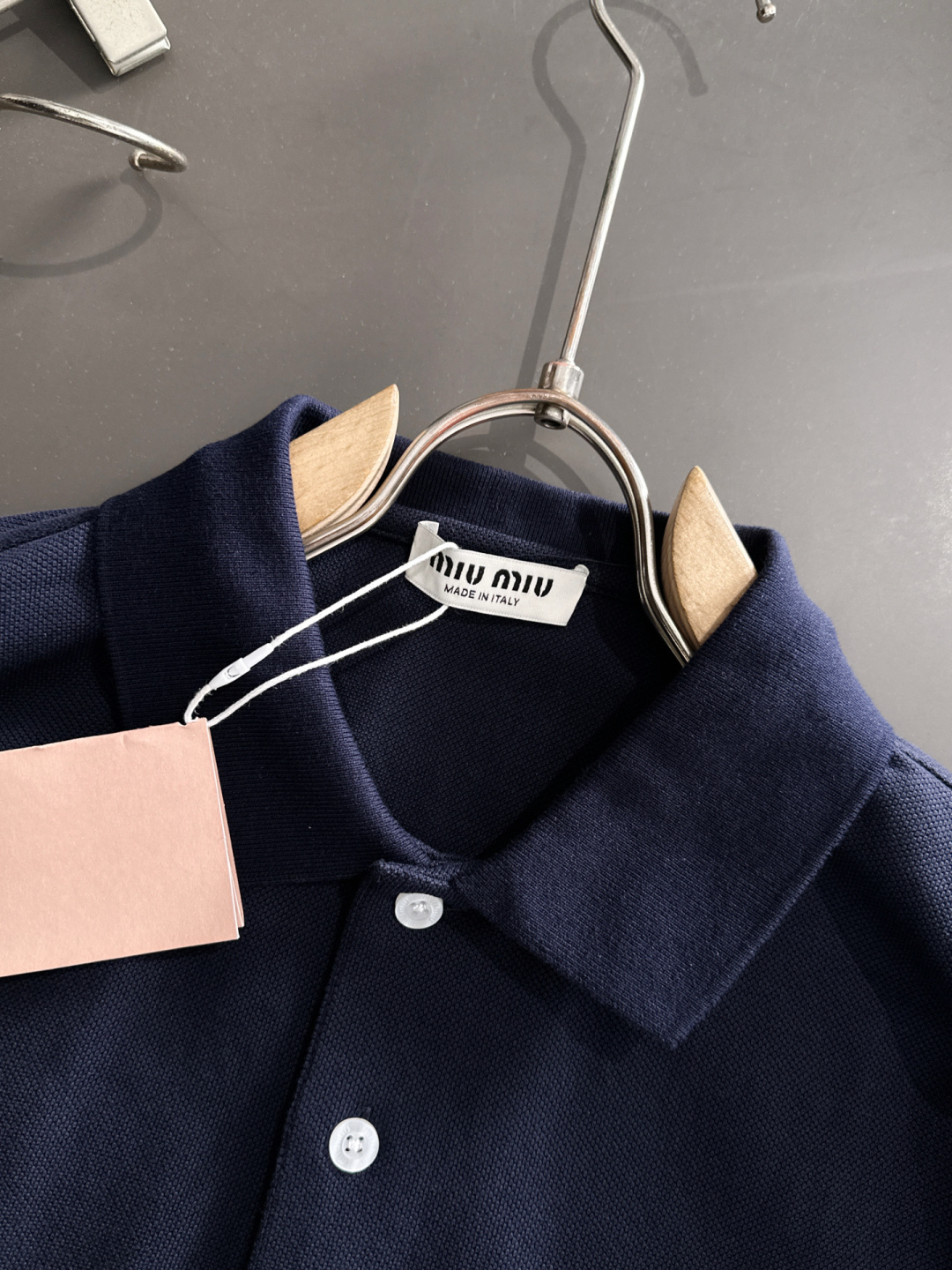 MIU 顶级经典刺绣标超柔软丝滑Polo长T 潮流简约款细致顶级工艺专柜面料，经典元素融合打造 3标齐全