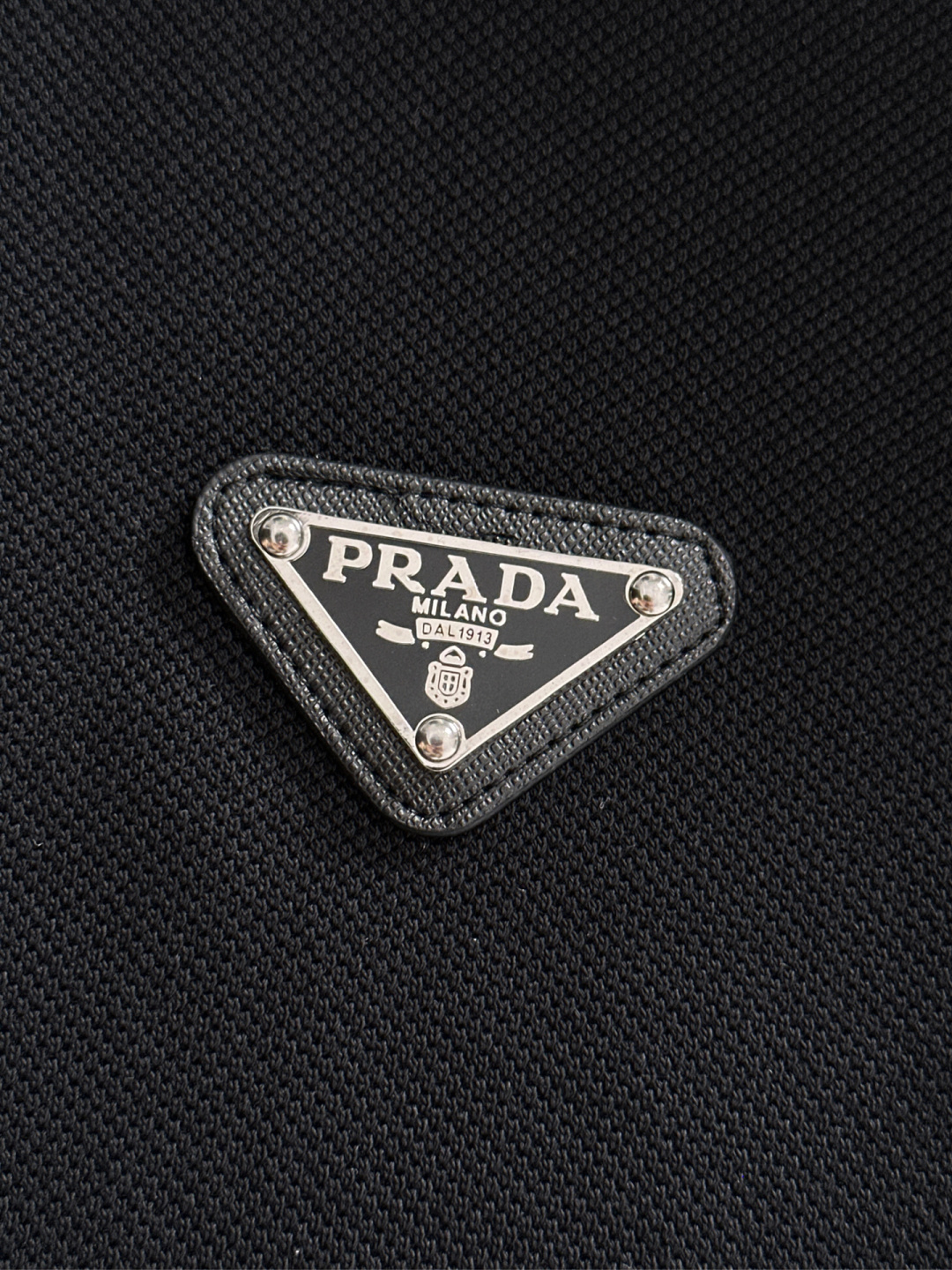 PRAD 顶级经典金属三角标超柔软丝滑Polo长T 潮流简约款细致顶级工艺专柜面料，经典元素融合打造 3