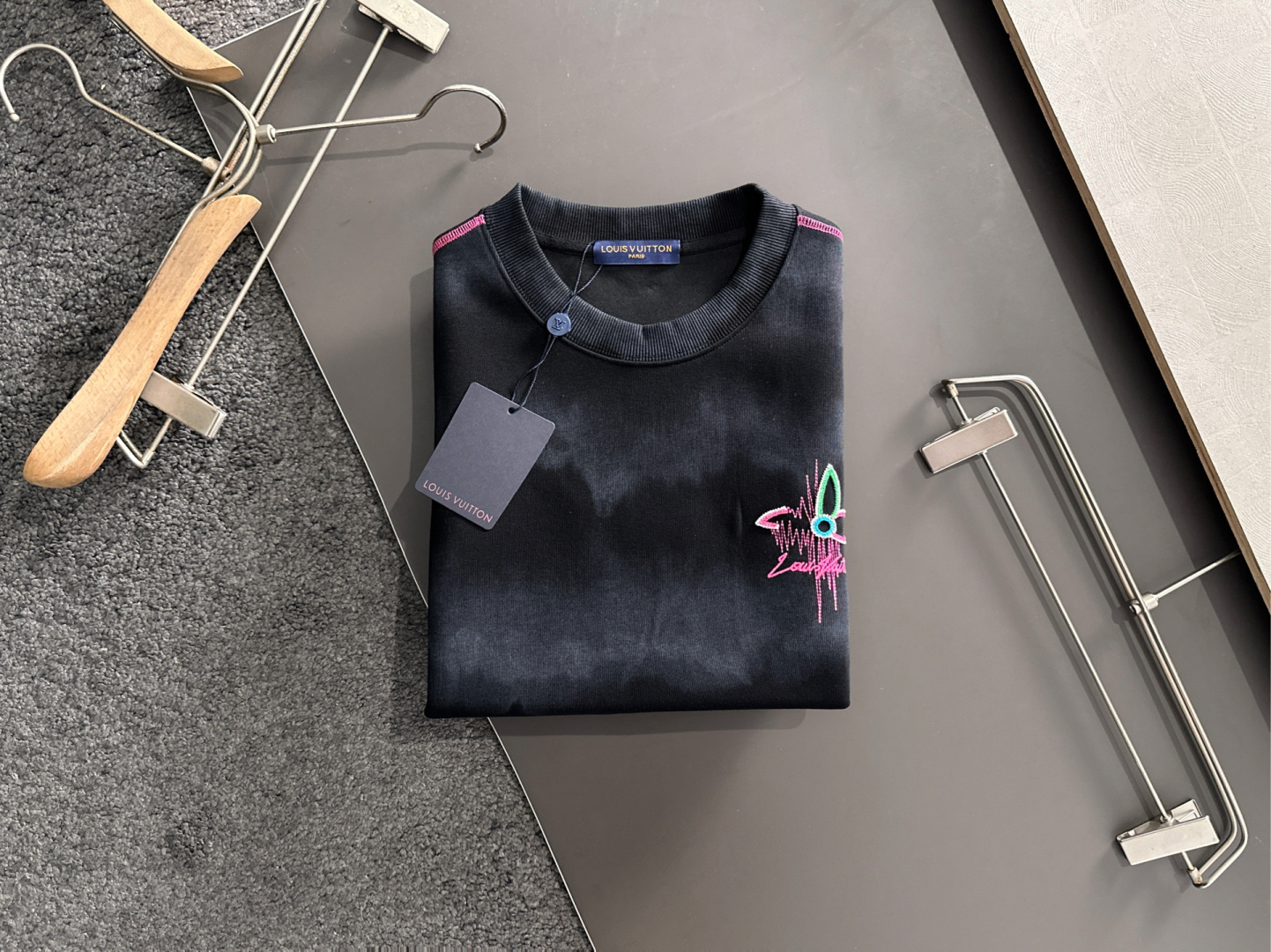 1V 25秋冬潮牌卫衣，精致工艺专柜面料，顶级元素融合打造，3标齐全，潮男时尚，无论是上身舒适度还是都是