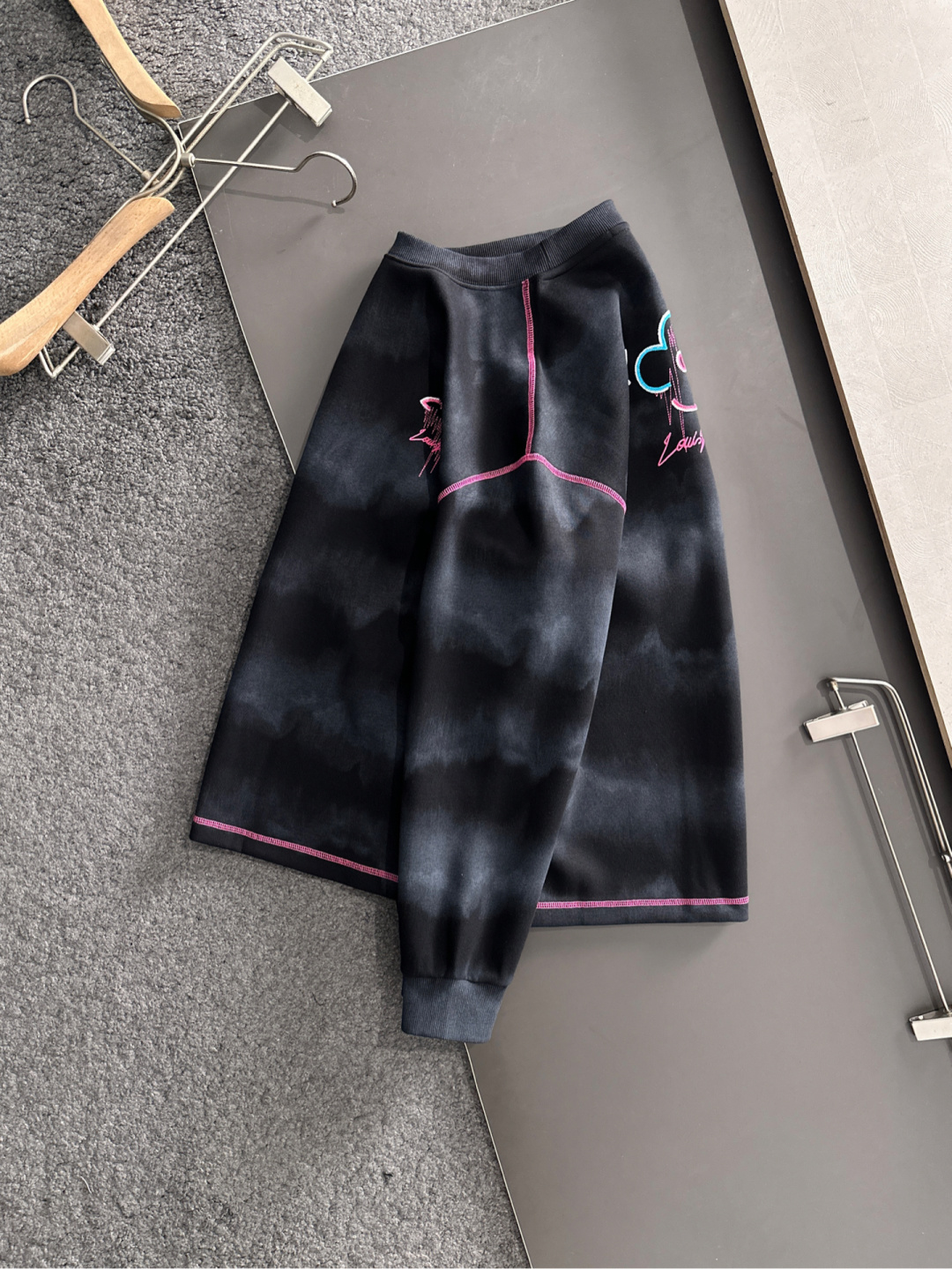 1V 25秋冬潮牌卫衣，精致工艺专柜面料，顶级元素融合打造，3标齐全，潮男时尚，无论是上身舒适度还是都是