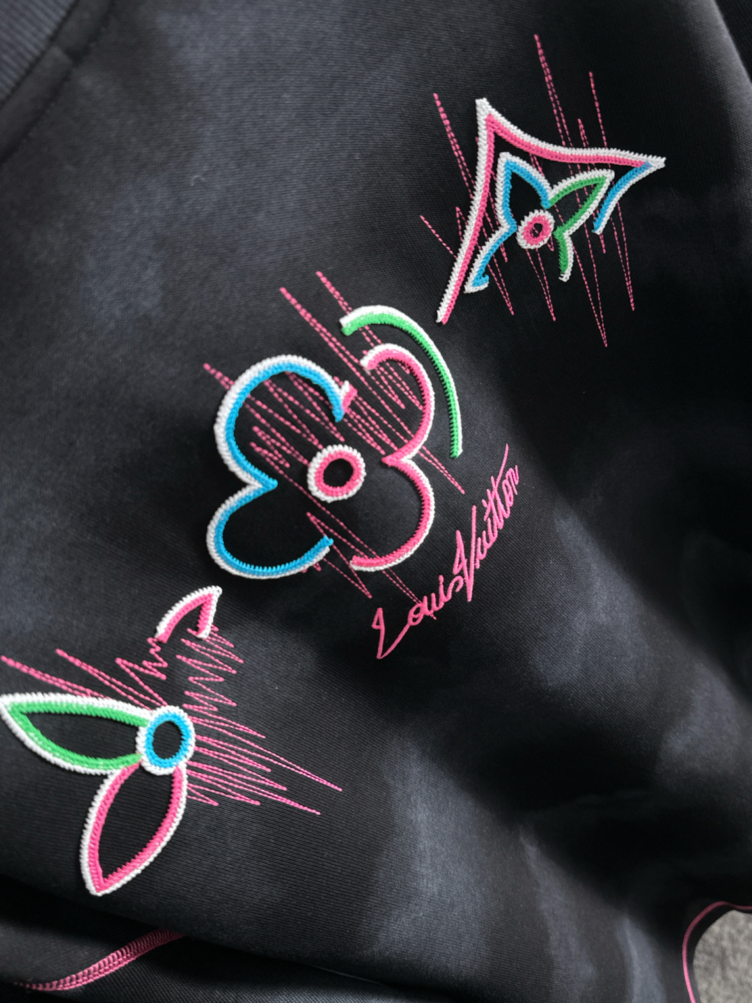 1V 25秋冬潮牌卫衣，精致工艺专柜面料，顶级元素融合打造，3标齐全，潮男时尚，无论是上身舒适度还是都是