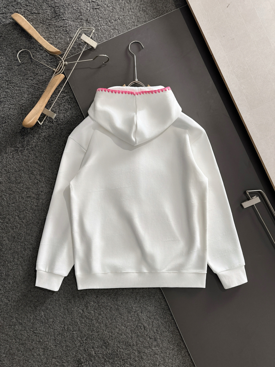 AlO 25秋冬潮牌卫衣，精致工艺专柜面料，顶级元素融合打造，3标齐全，潮男时尚，无论是上身舒适度还是都