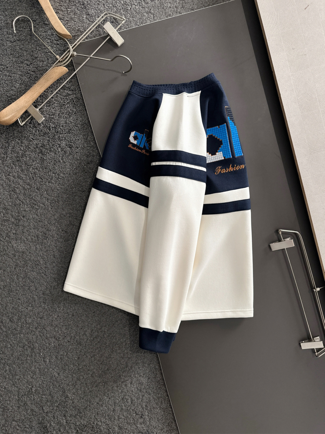 AlO 25秋冬潮牌卫衣，精致工艺专柜面料，顶级元素融合打造，3标齐全，潮男时尚，无论是上身舒适度还是都