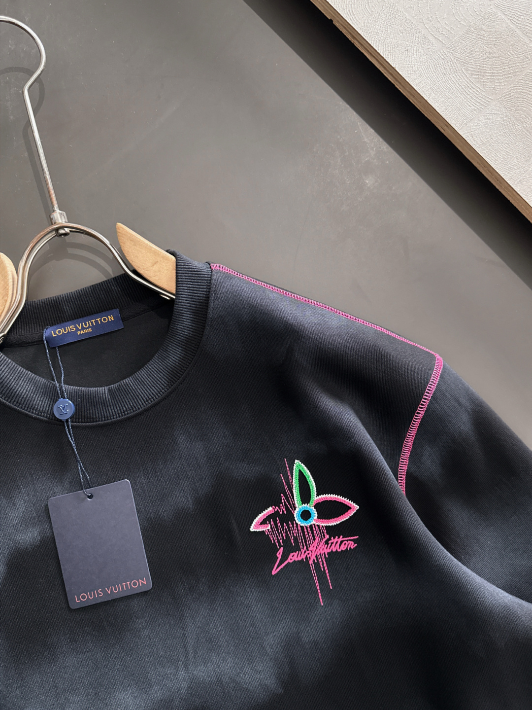 1V 25秋冬潮牌卫衣，精致工艺专柜面料，顶级元素融合打造，3标齐全，潮男时尚，无论是上身舒适度还是都是