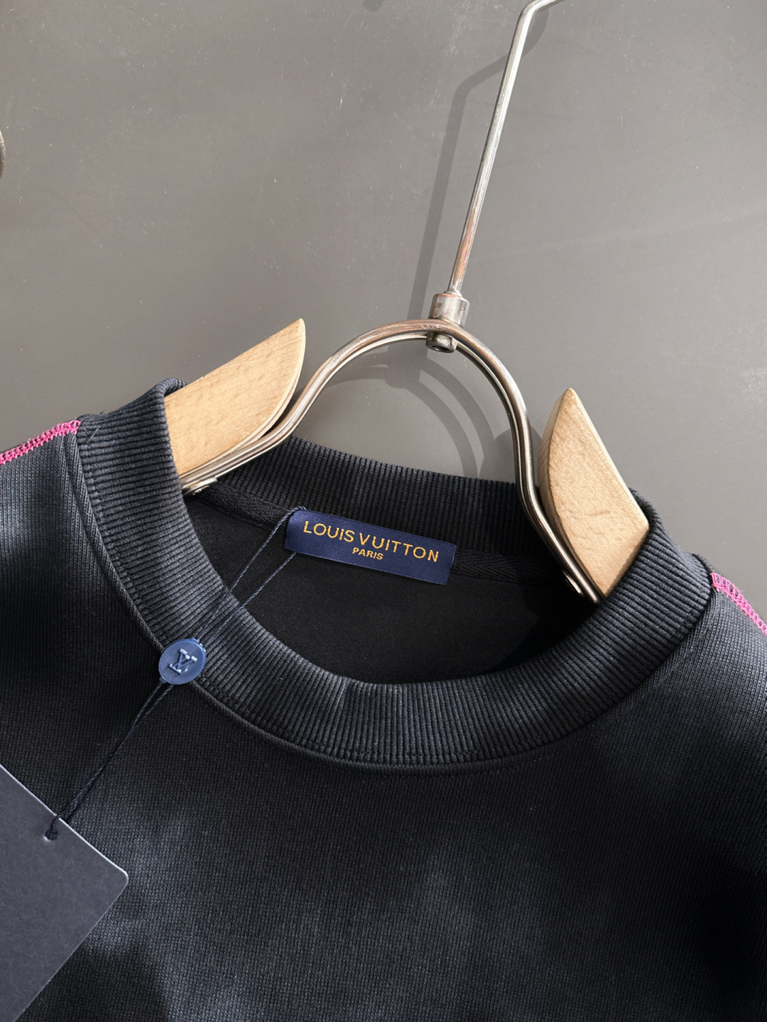 1V 25秋冬潮牌卫衣，精致工艺专柜面料，顶级元素融合打造，3标齐全，潮男时尚，无论是上身舒适度还是都是