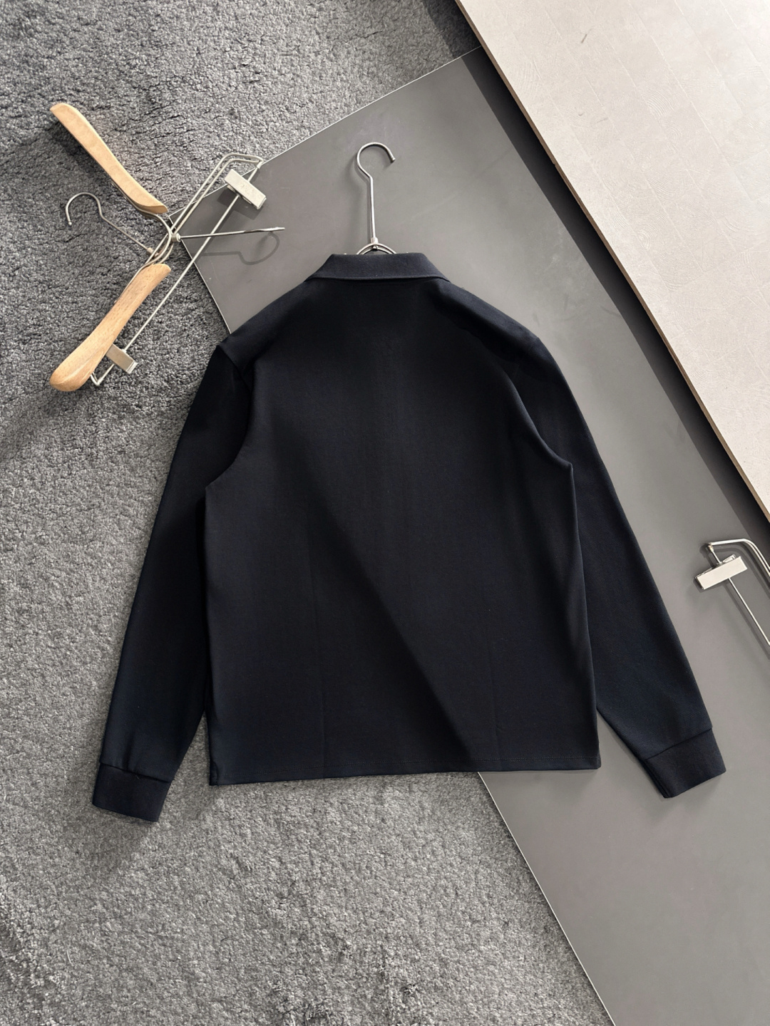 PRAD 顶级经典金属三角标超柔软丝滑Polo长T 潮流简约款细致顶级工艺专柜面料，经典元素融合打造 3