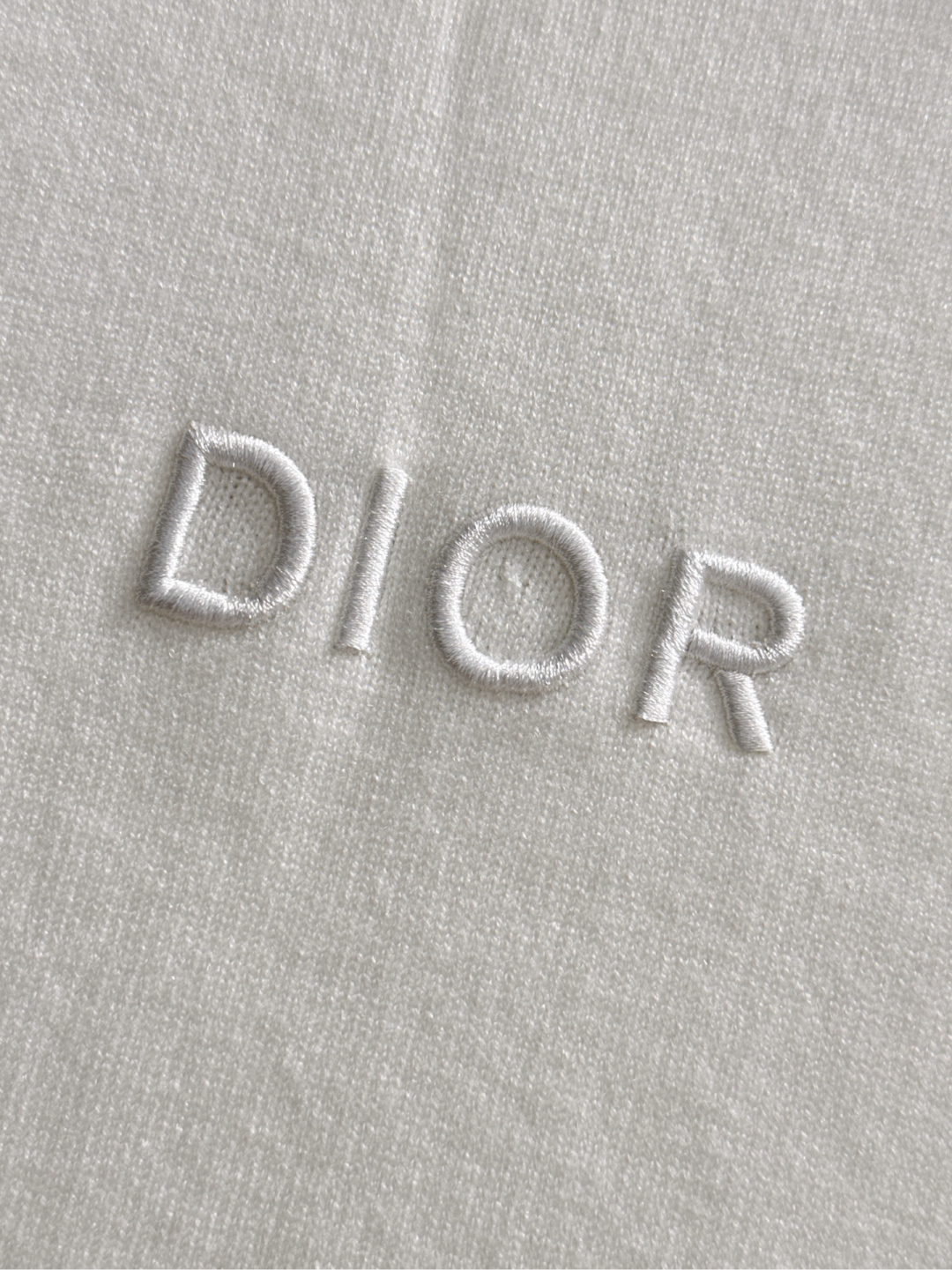 CD 2025秋冬提花➕刺绣新款简约圆领针织羊毛衫，精致工艺专柜面料，顶级元素融合打造，经典3标齐全，潮