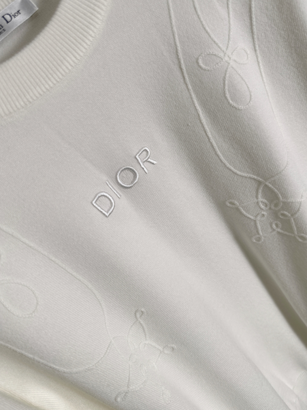 CD 2025秋冬提花➕刺绣新款简约圆领针织羊毛衫，精致工艺专柜面料，顶级元素融合打造，经典3标齐全，潮