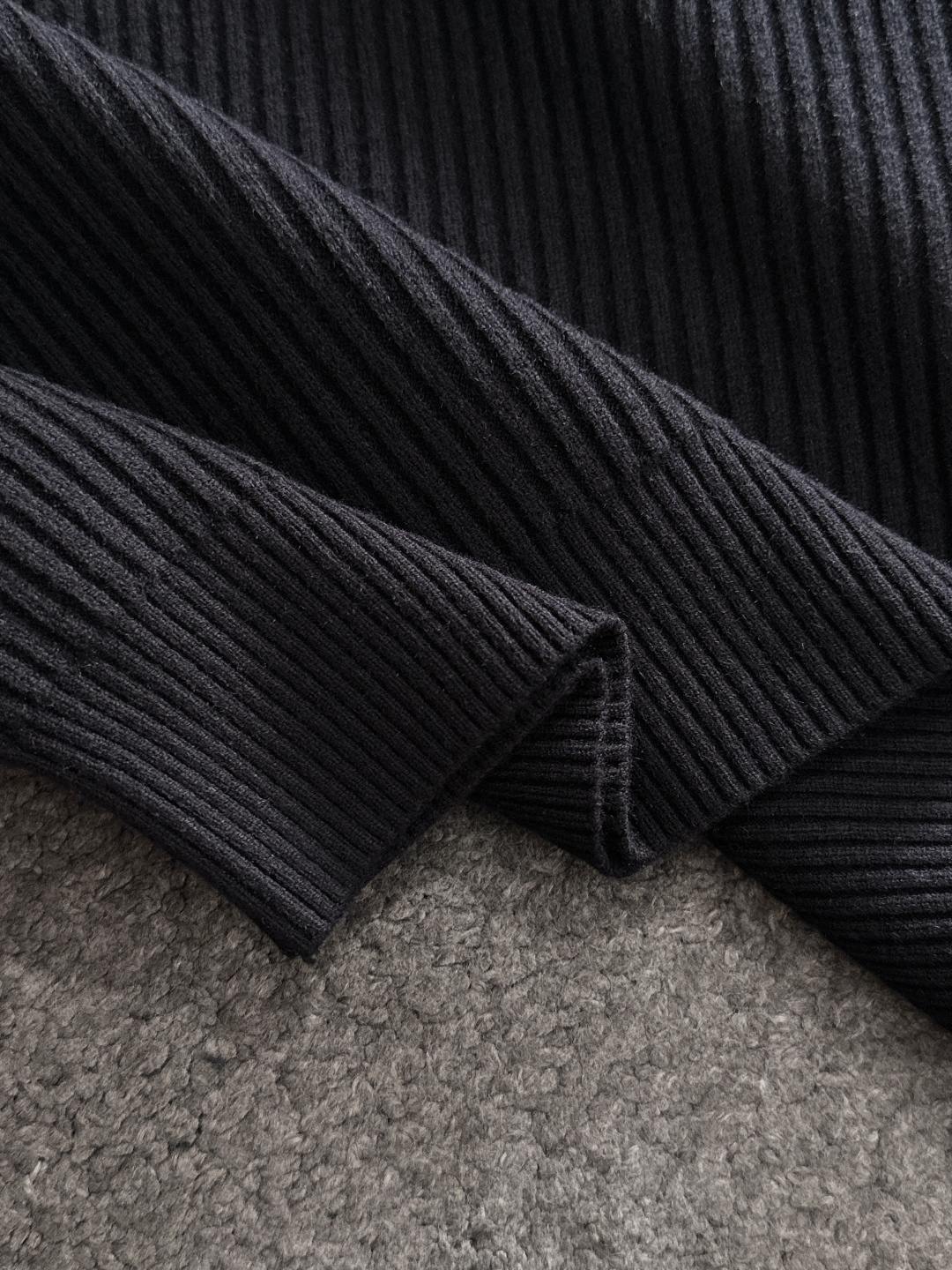 H 2025SS秋冬新款毛衣，专柜同步发售，采用羊毛混纺针织衫毛衣，经典橙色H马车logo，五金logo